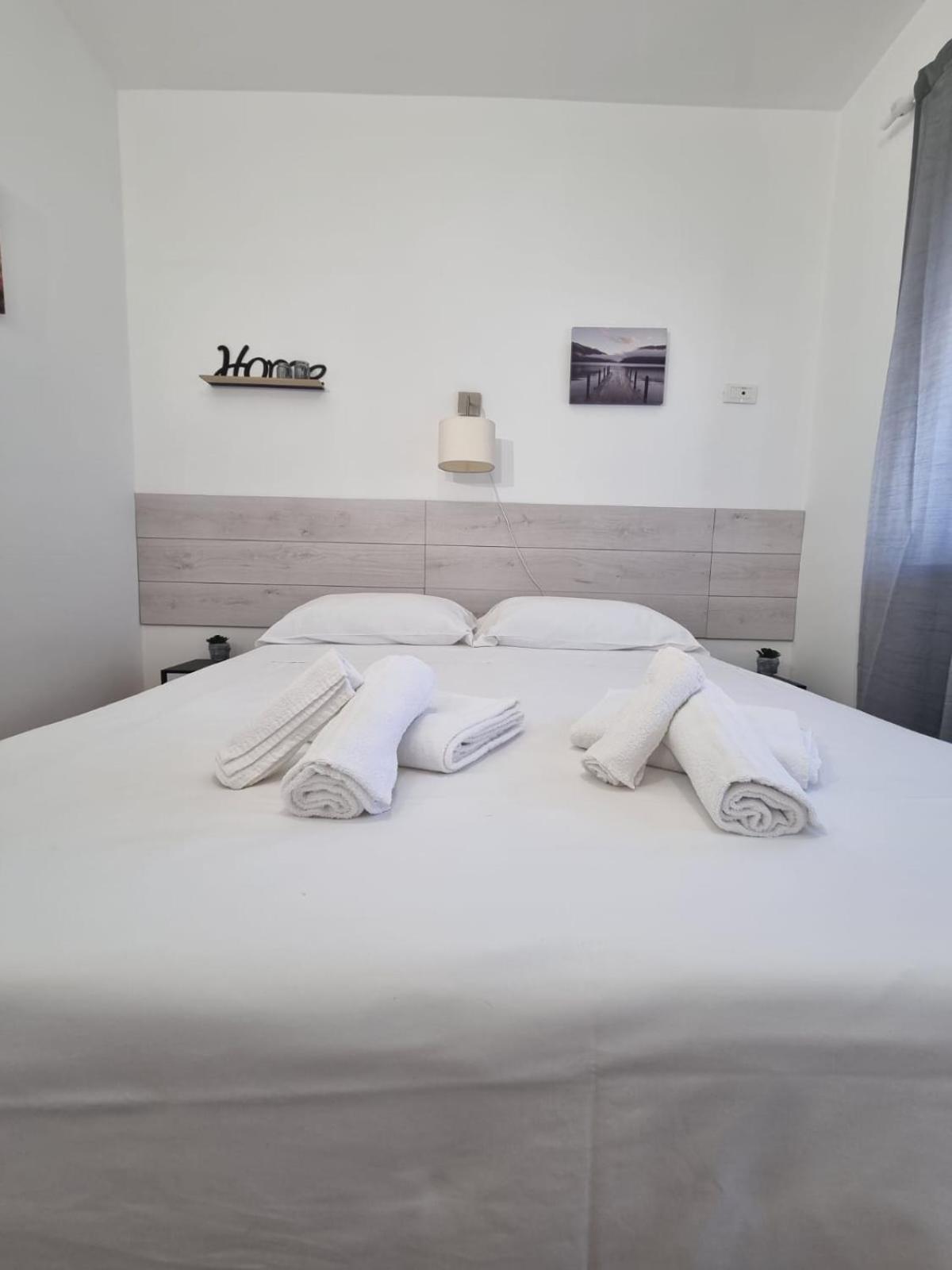 House & Free Parking By Perry-holiday Apartment
