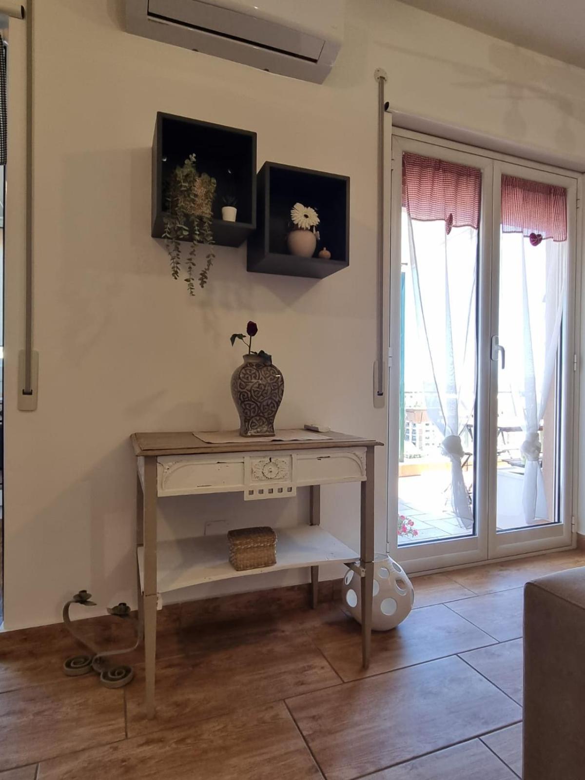 House & Free Parking By Perry-holiday Apartment