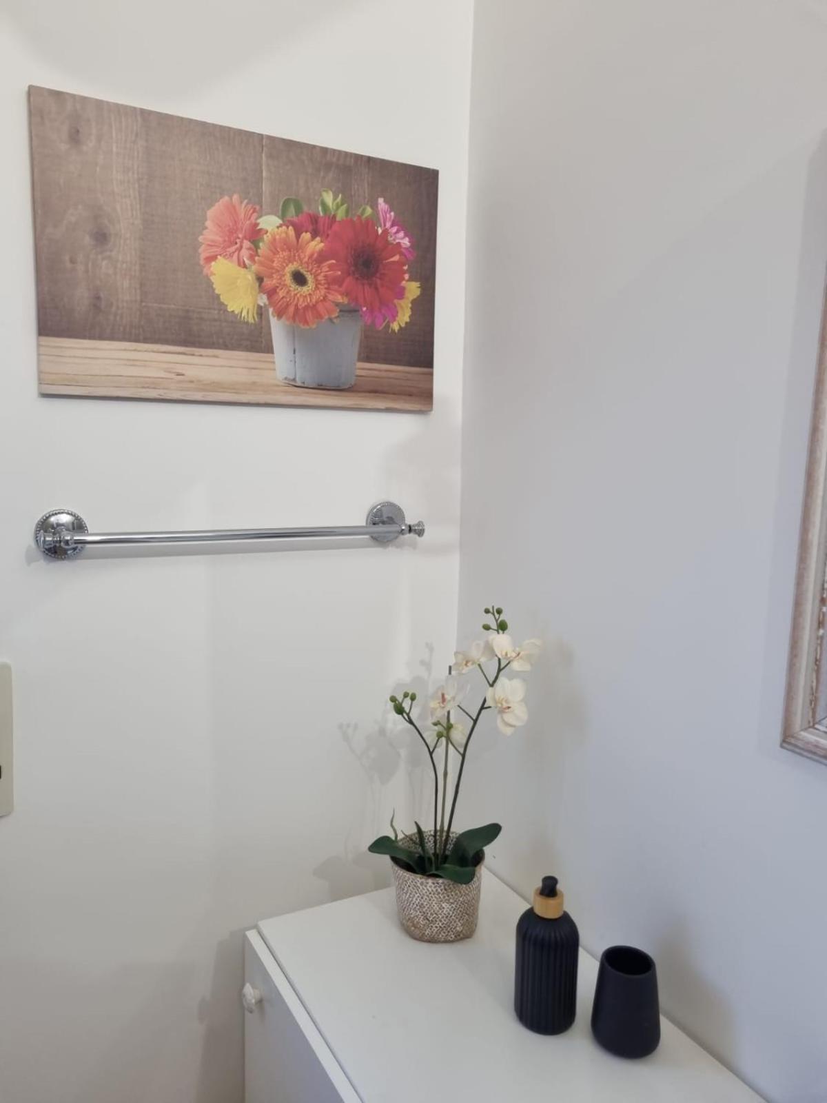House & Free Parking By Perry-holiday Apartment *