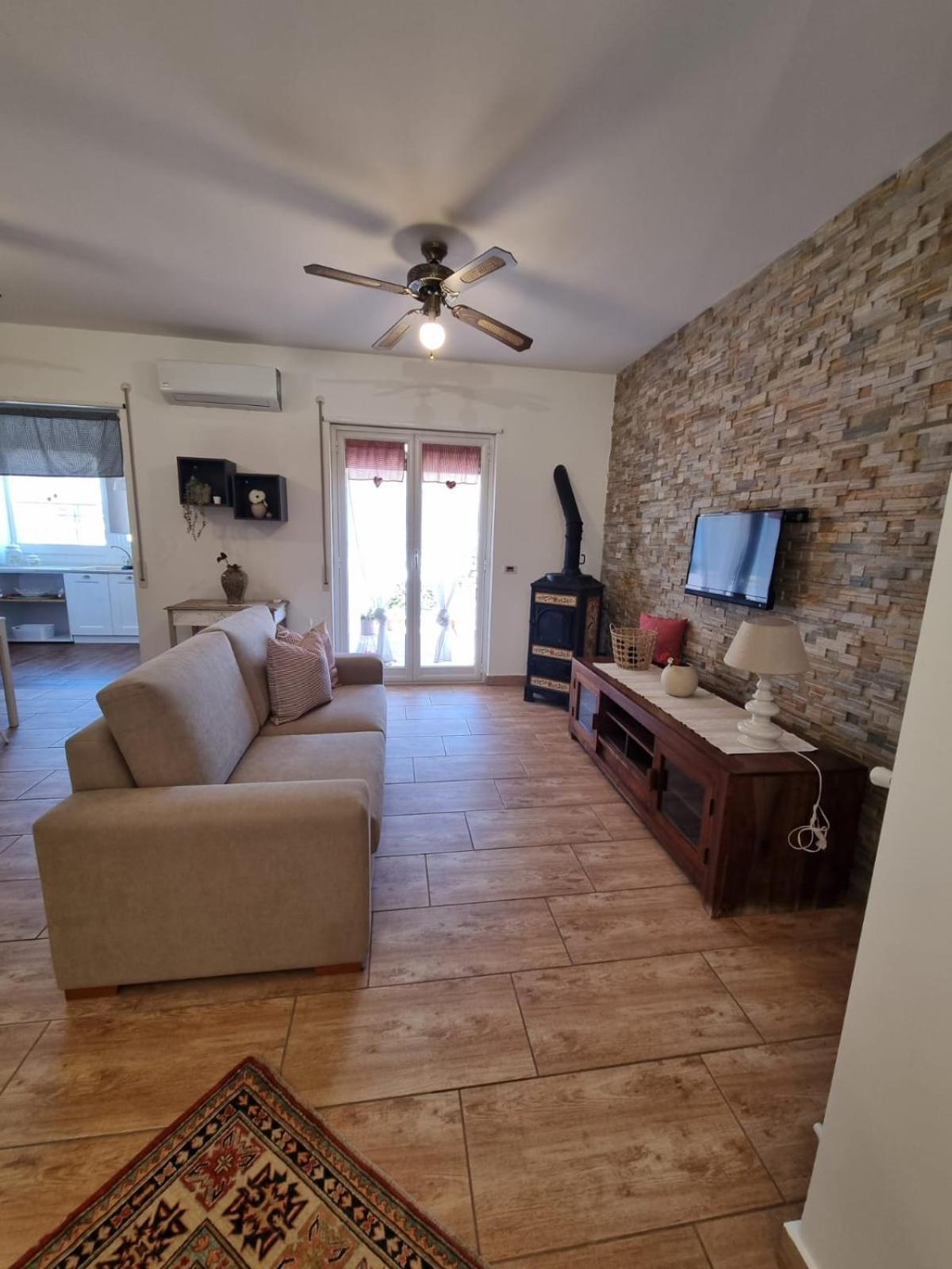 House & Free Parking By Perry-holiday Palermo