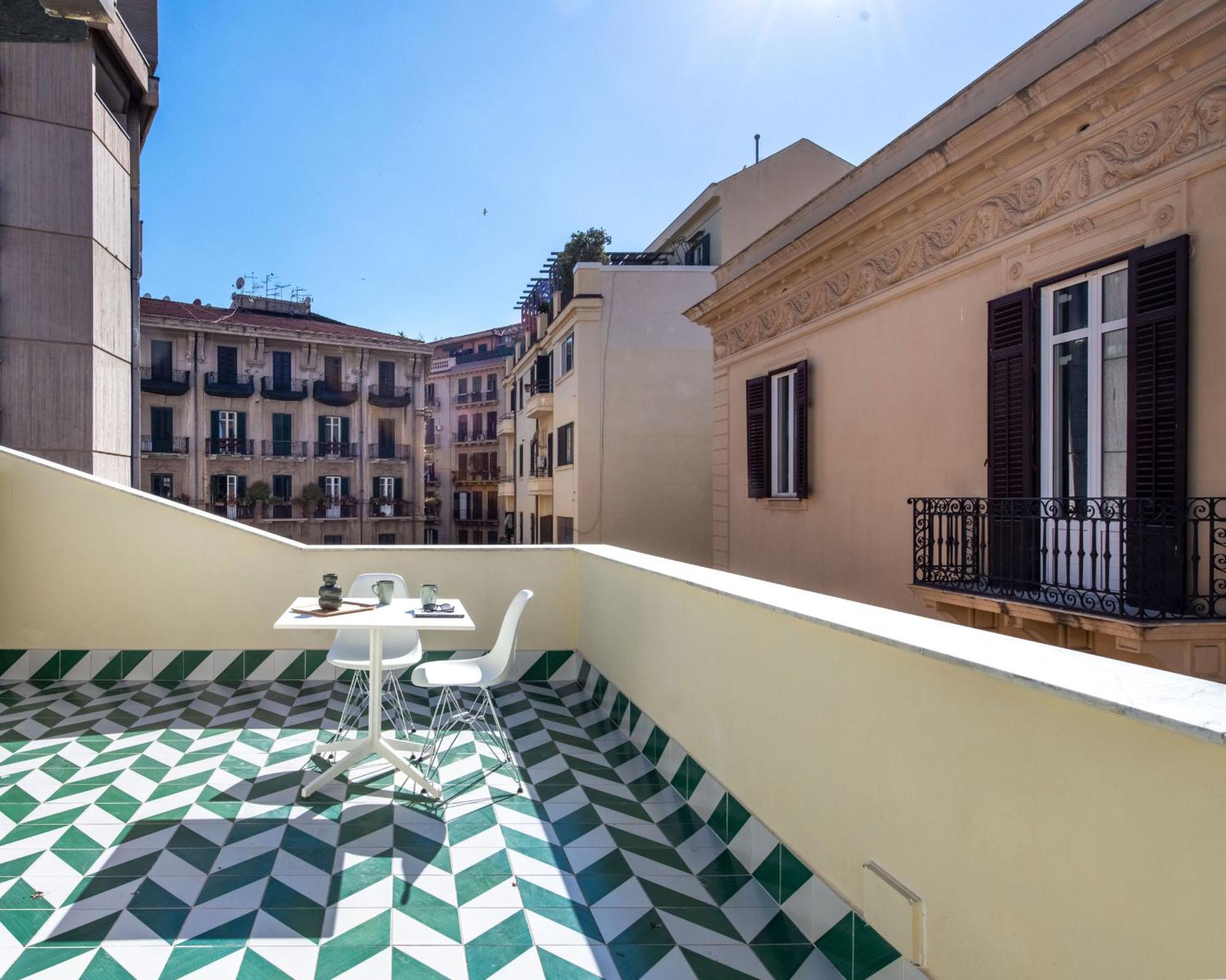 Settimo With Terrace By Wonderful Italy *