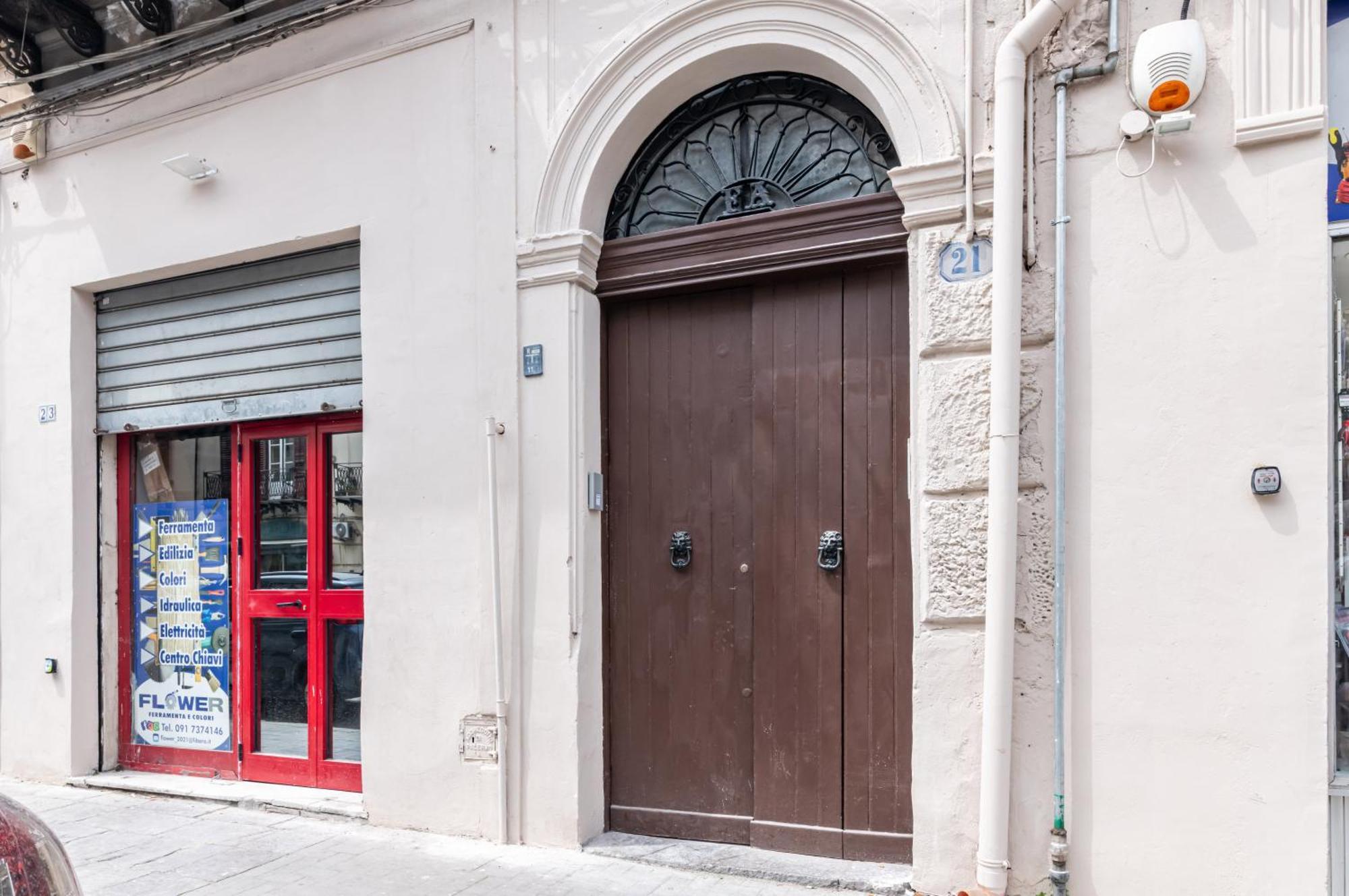 La Dimora Dei Mille - Roomy With Terrace Apartment