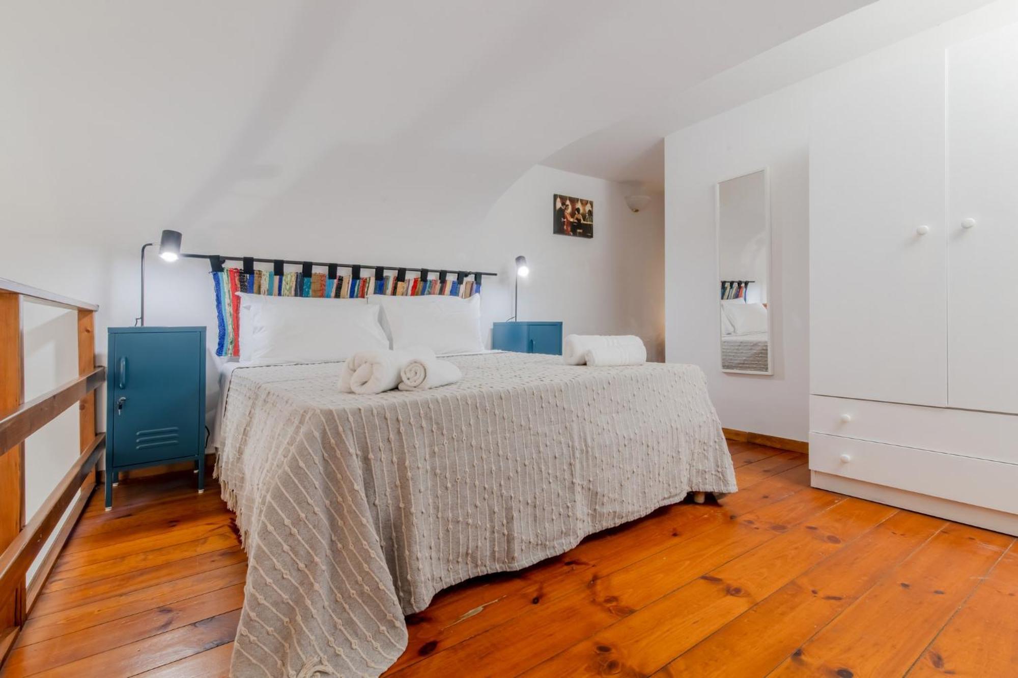 The Traveller's House - Station Apartment