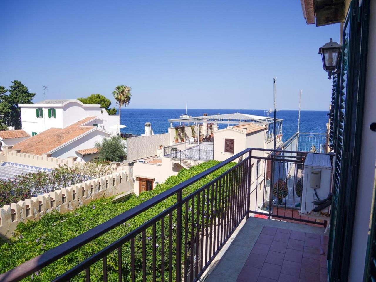 Apartment Casa Del Pescatore - Fronte Mare Di Mondello - By Rentalbeb Italy- *