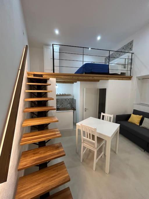 Cathedral Apartment *