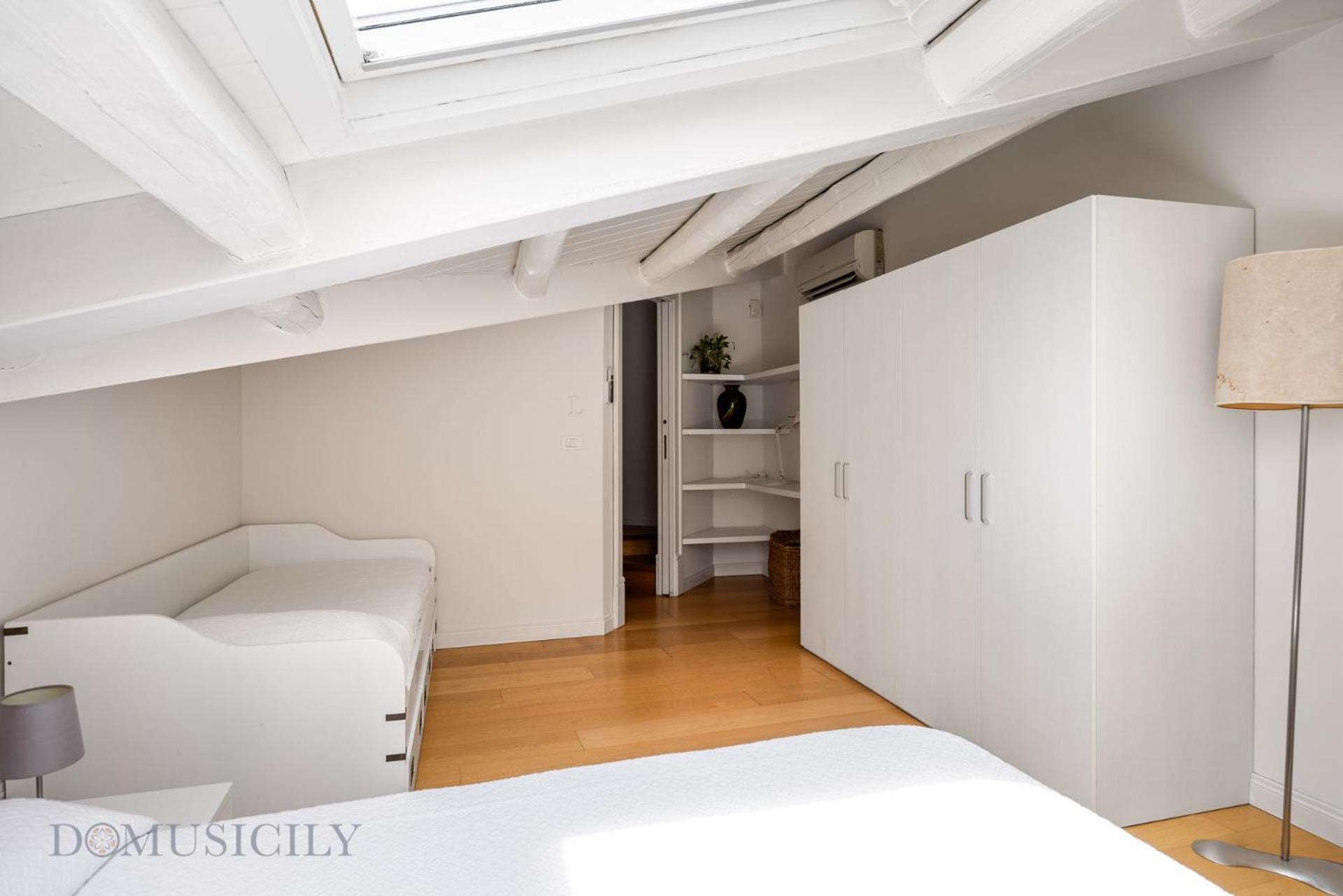 Elvi Penthouse By Domusicily Apartment Palermo