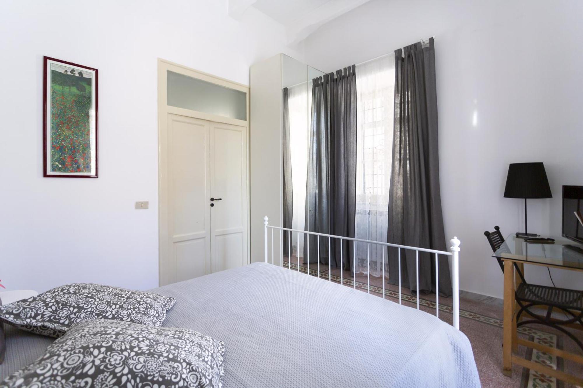Cale Apartment