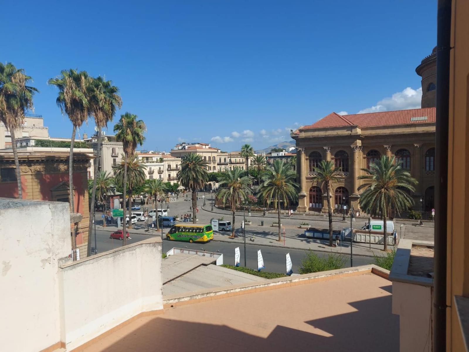 Apartment Flat In Front Of Teather Massimo *
