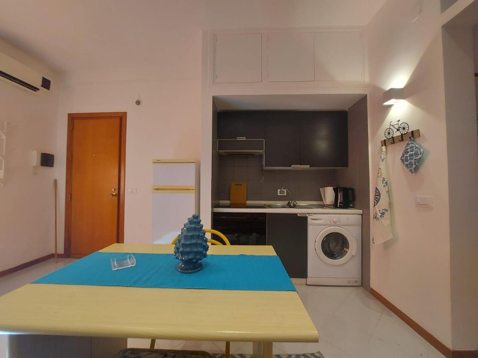 Flat In Front Of Teather Massimo Apartment