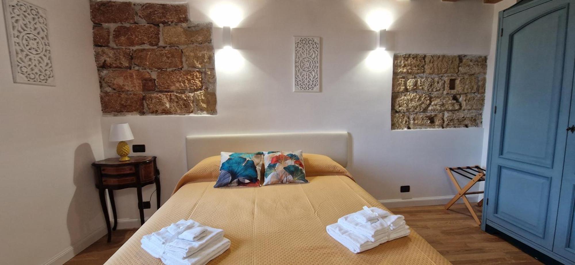 2 Sicilie And In Centro Apartment