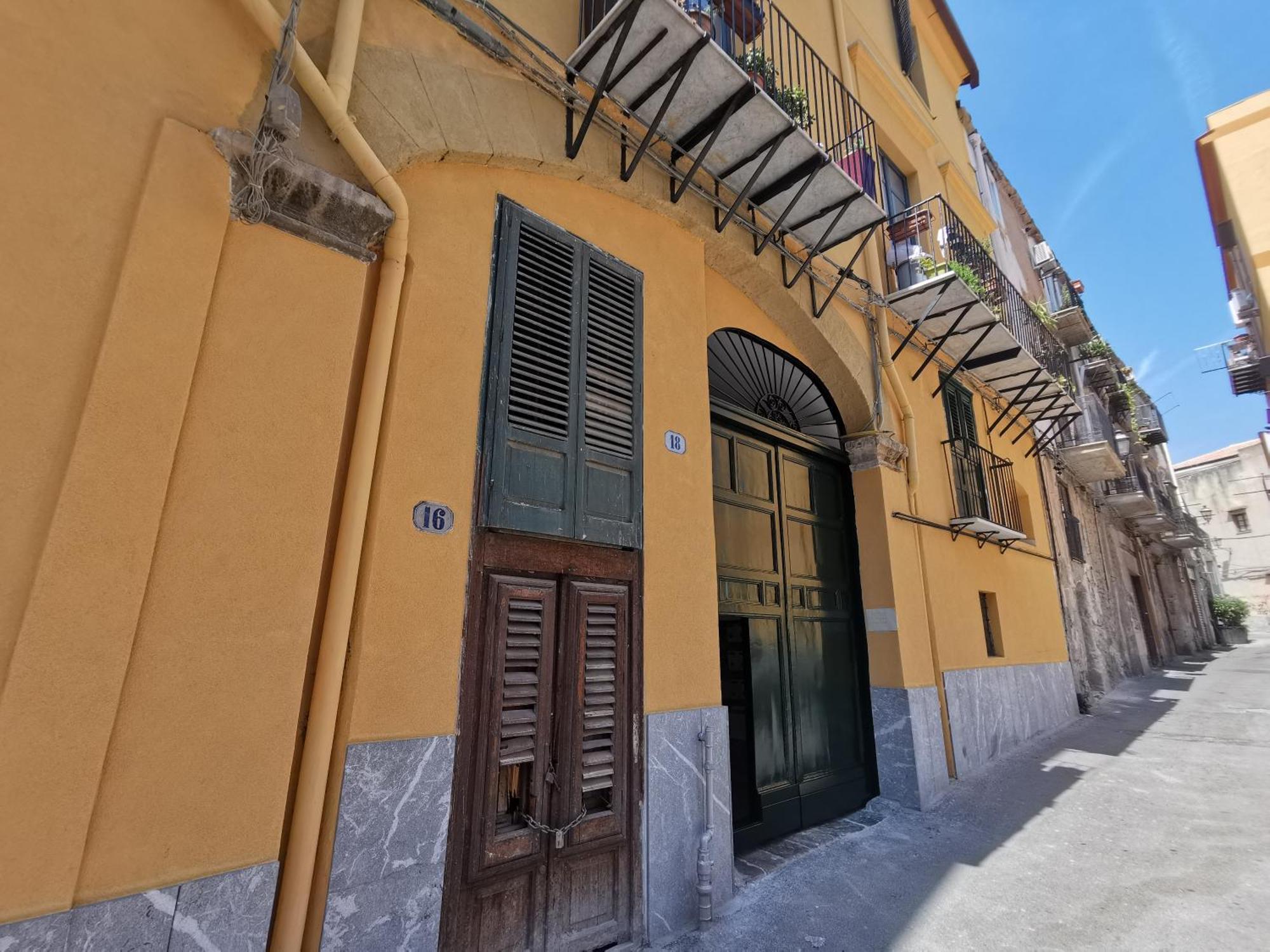 Appartamento Vicolo Paterno *