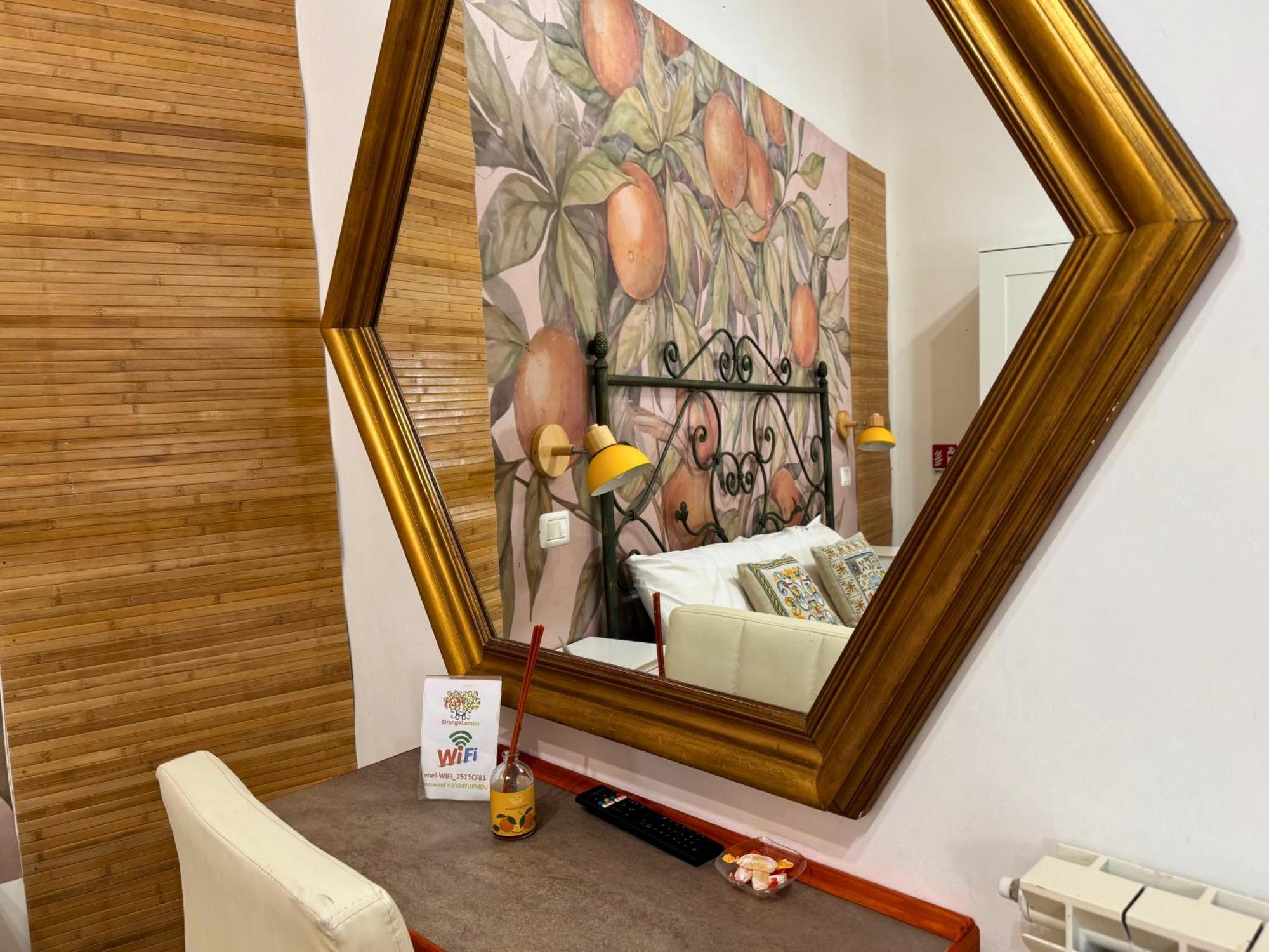 Orange Lemon Center Apartment