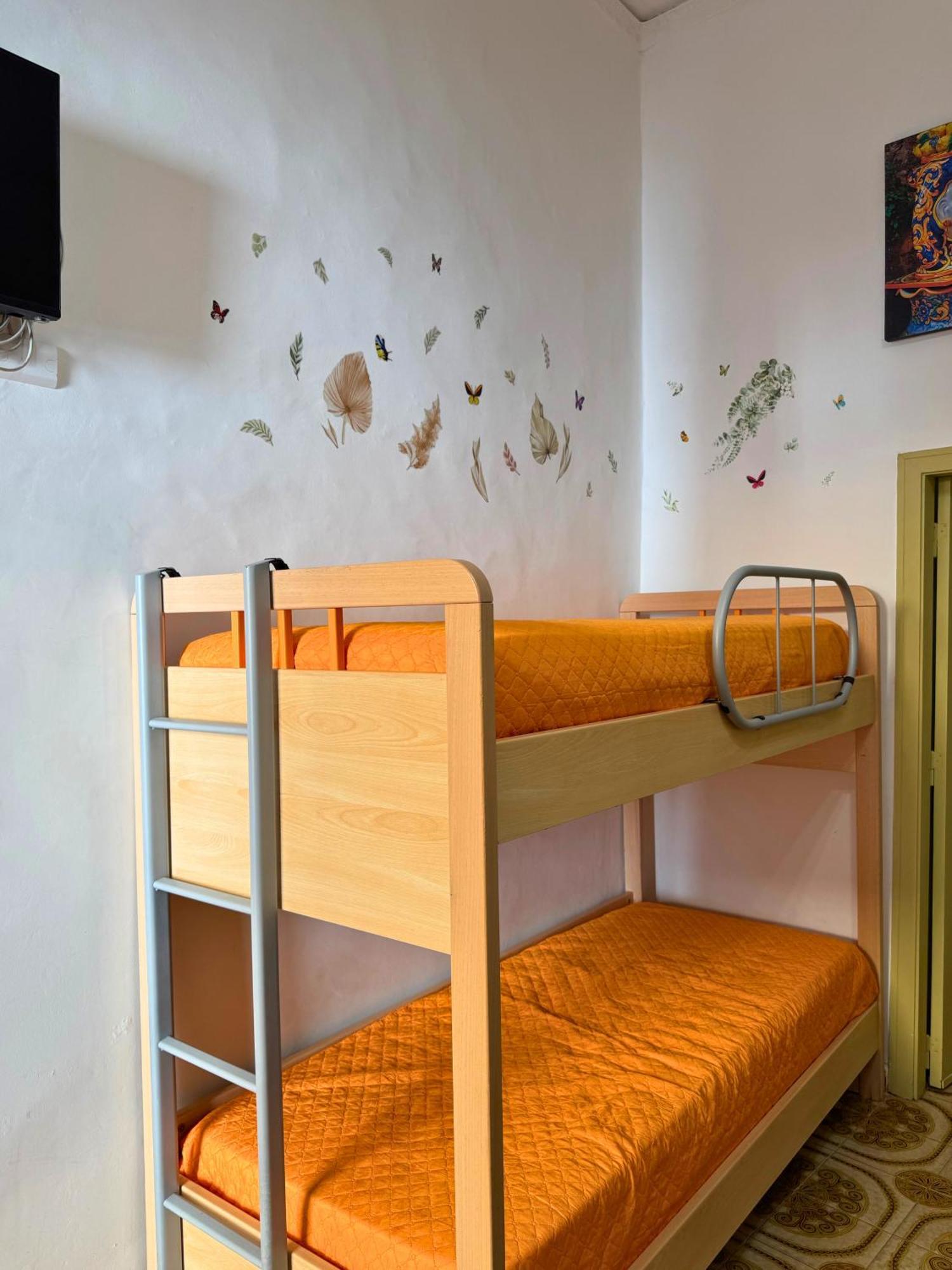 Orange Lemon Center Apartment *