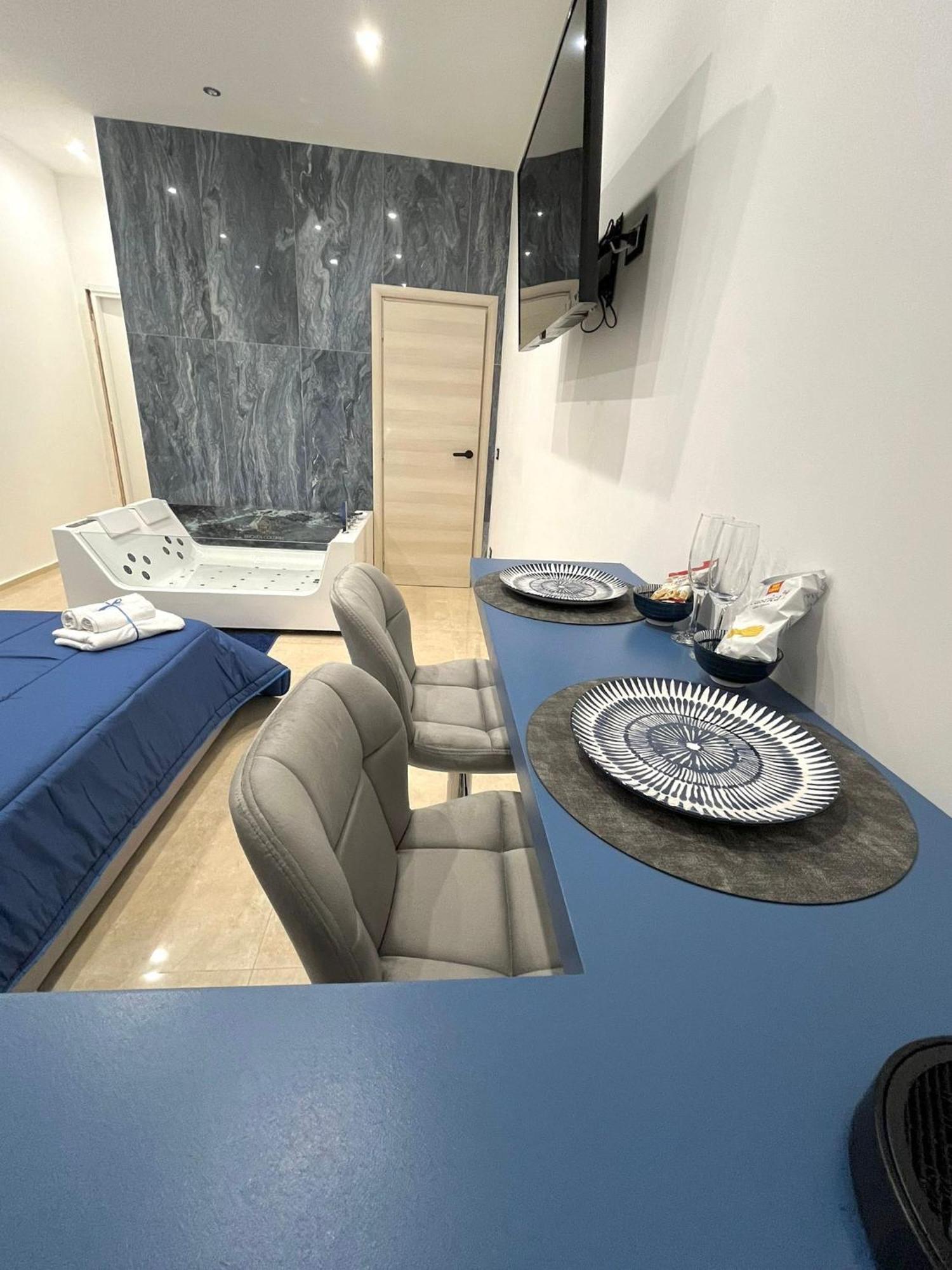 Broken Column Luxury Apartment Palermo
