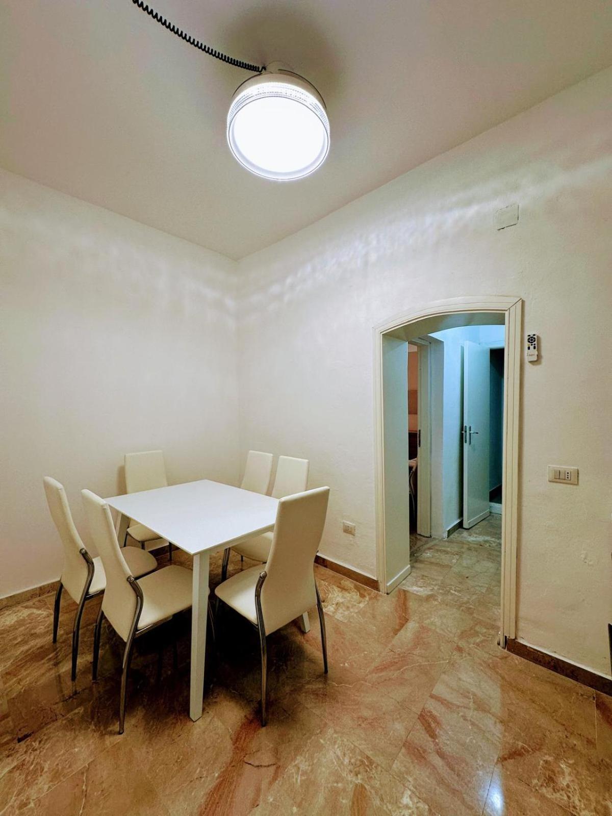 Centro Storico Stazione Aeroporto Wi-fi&selfcheck-in Apartment *