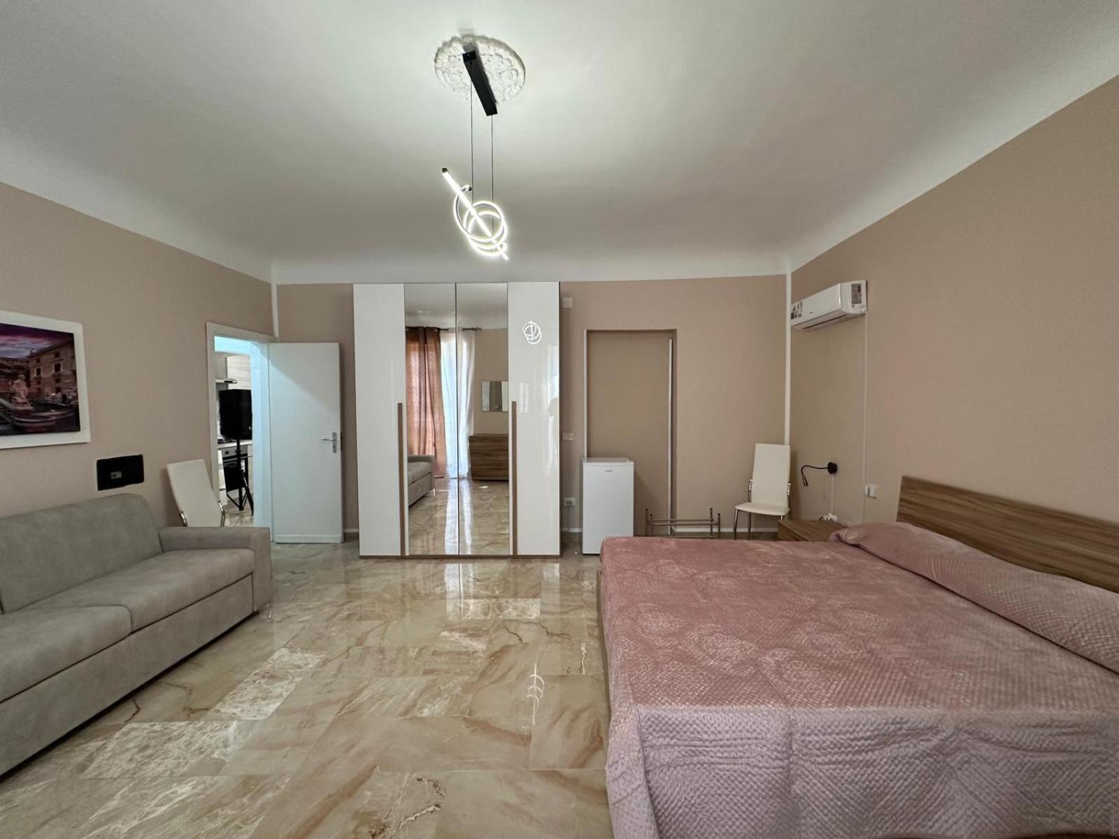 Apartment Centro Storico Stazione Aeroporto Wi-fi&selfcheck-in
