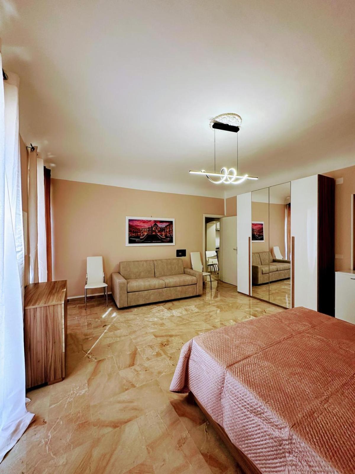 Centro Storico Stazione Aeroporto Wi-fi&selfcheck-in Apartment