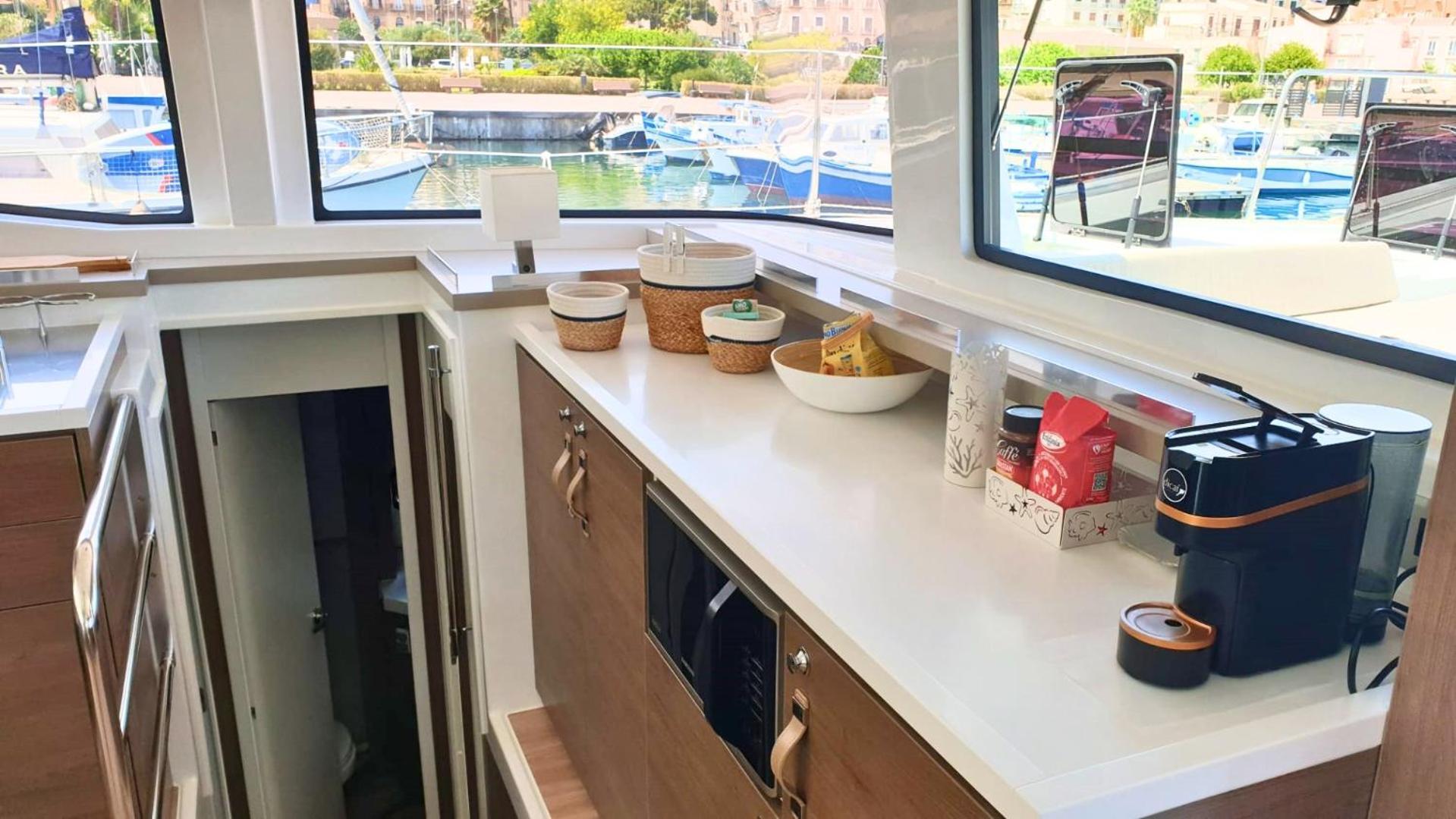 Catamarano Lux Botel Palermo