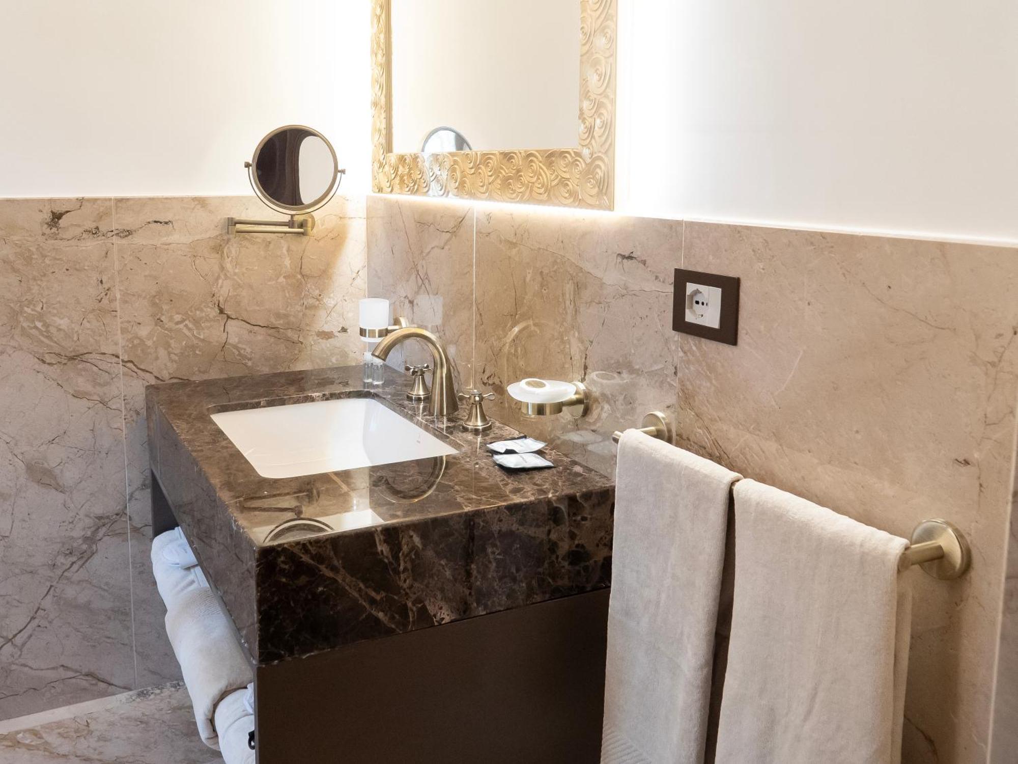 Alliata Di Pietratagliata 5* Palermo