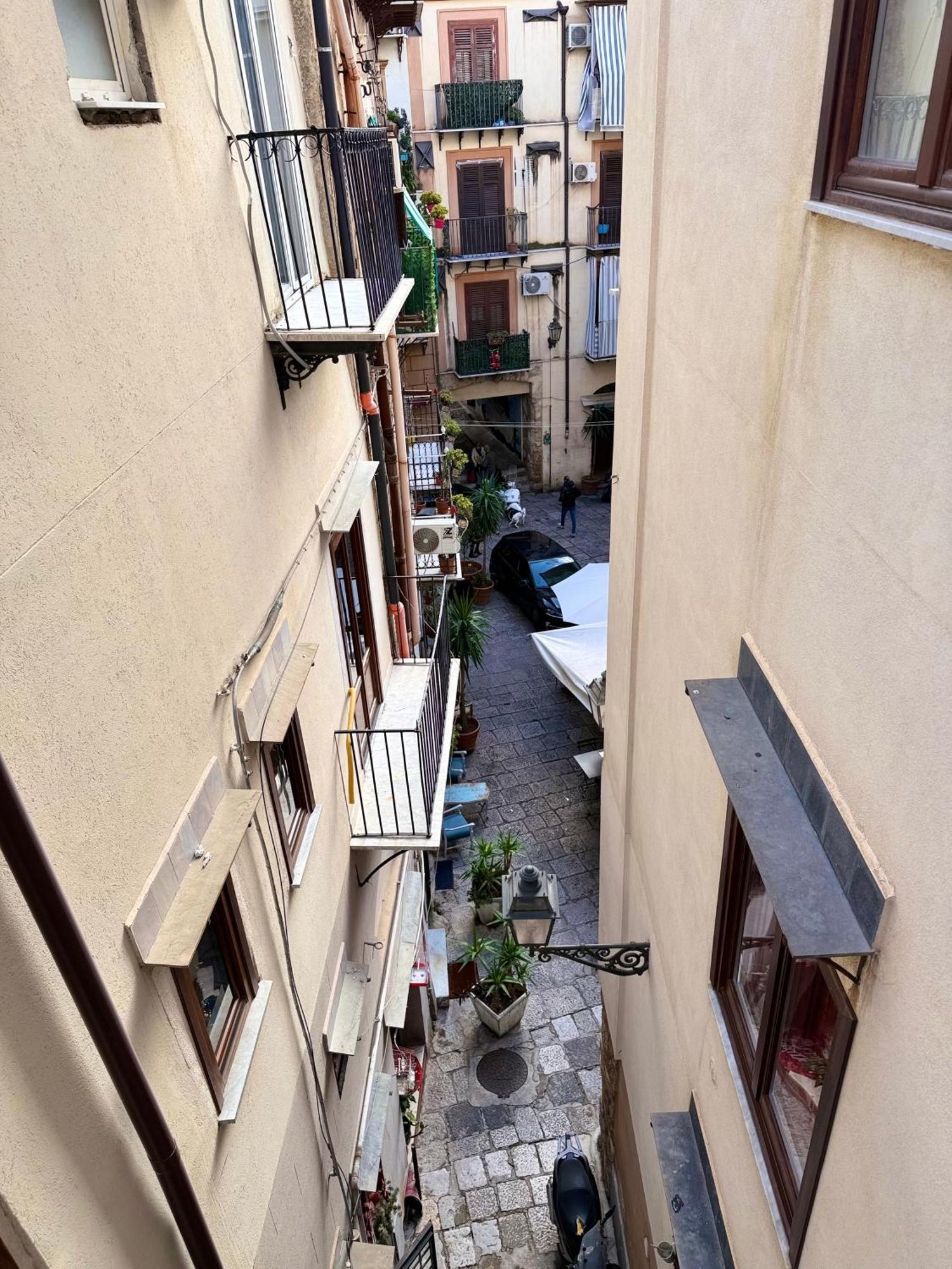 Tra I Vicoli Del Capo