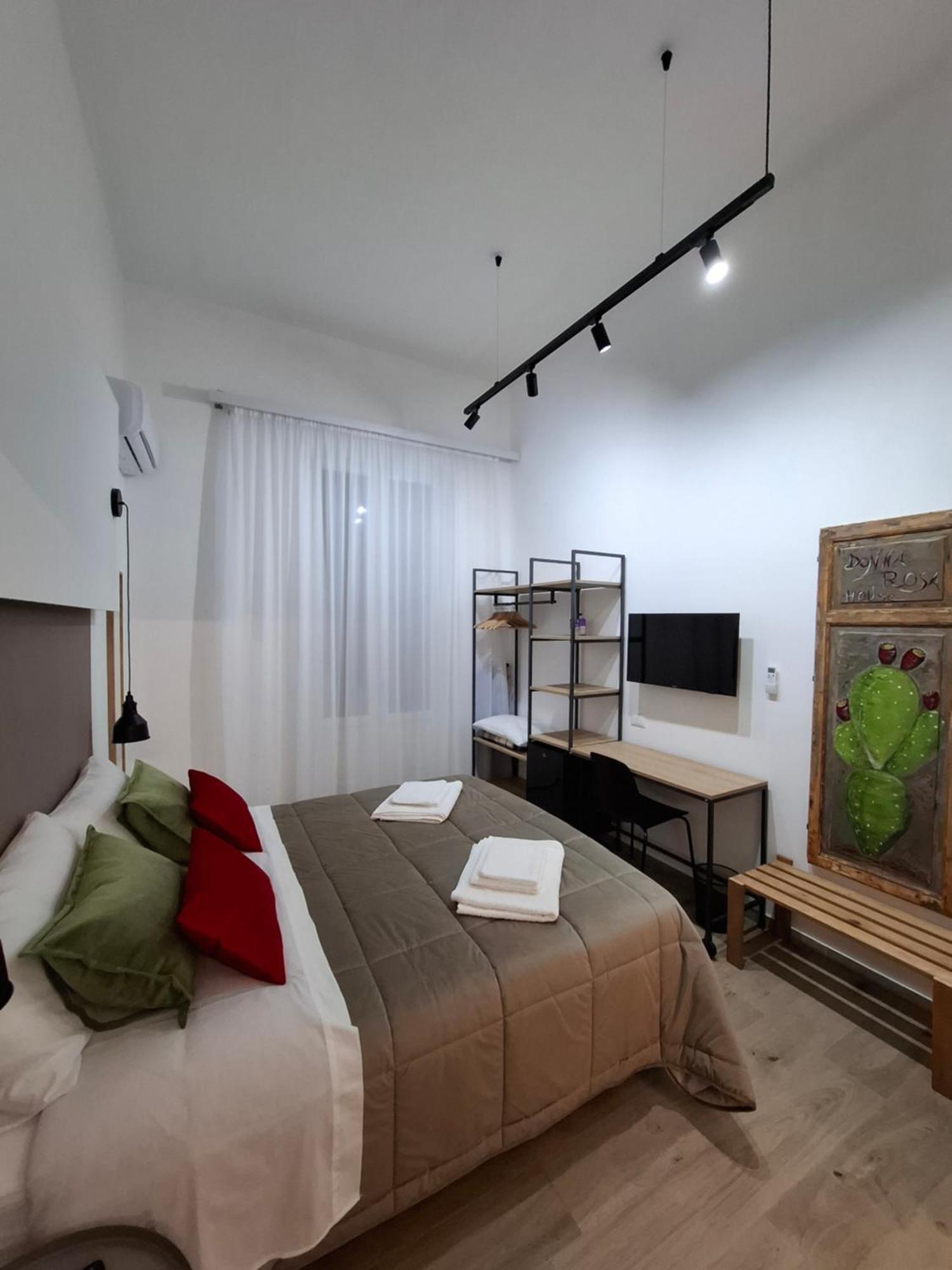 Donna Rosa House