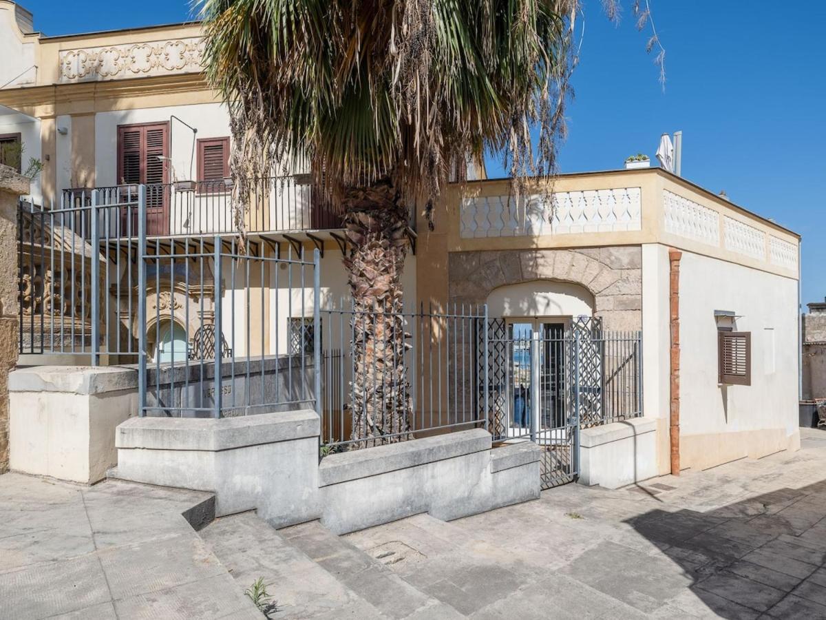 Villa In Storica Lanterna Sul Mare