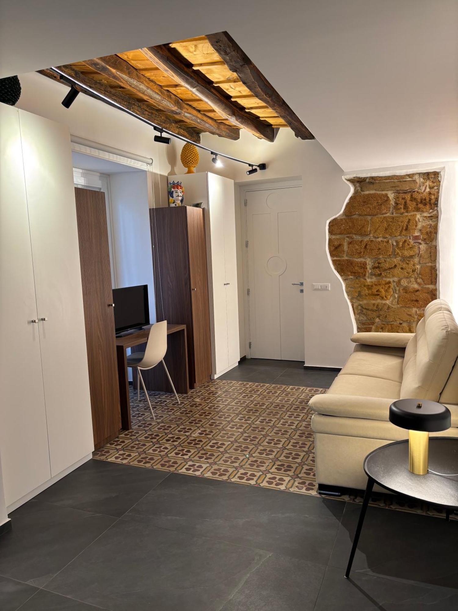 Casa Delle Maioliche Apartment *