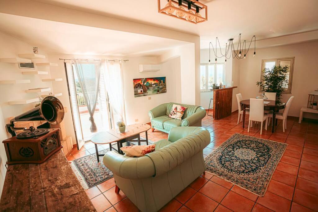 Sunseason - Sferracavallo Penthouse Apartment *