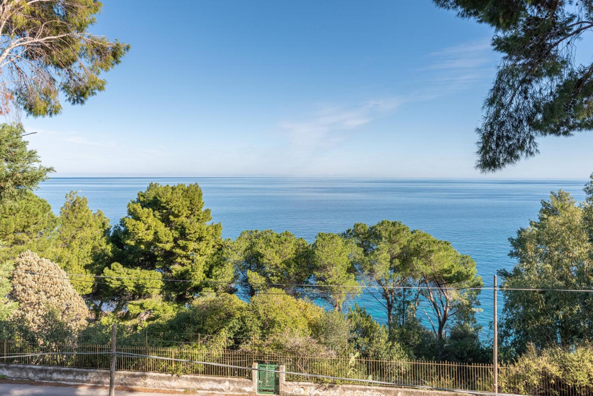 Con Accesso Al Mare E Vista Mozzafiato Villa