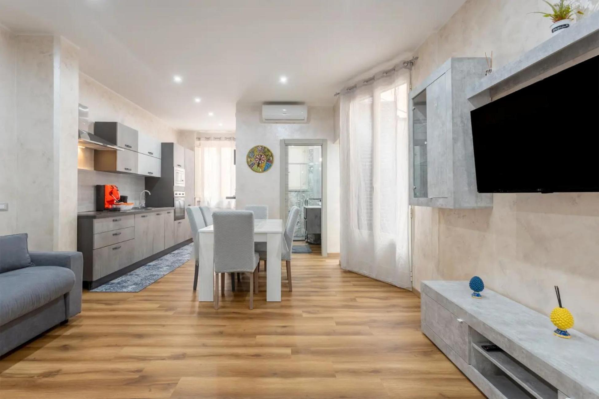 Oreto Station Apartment