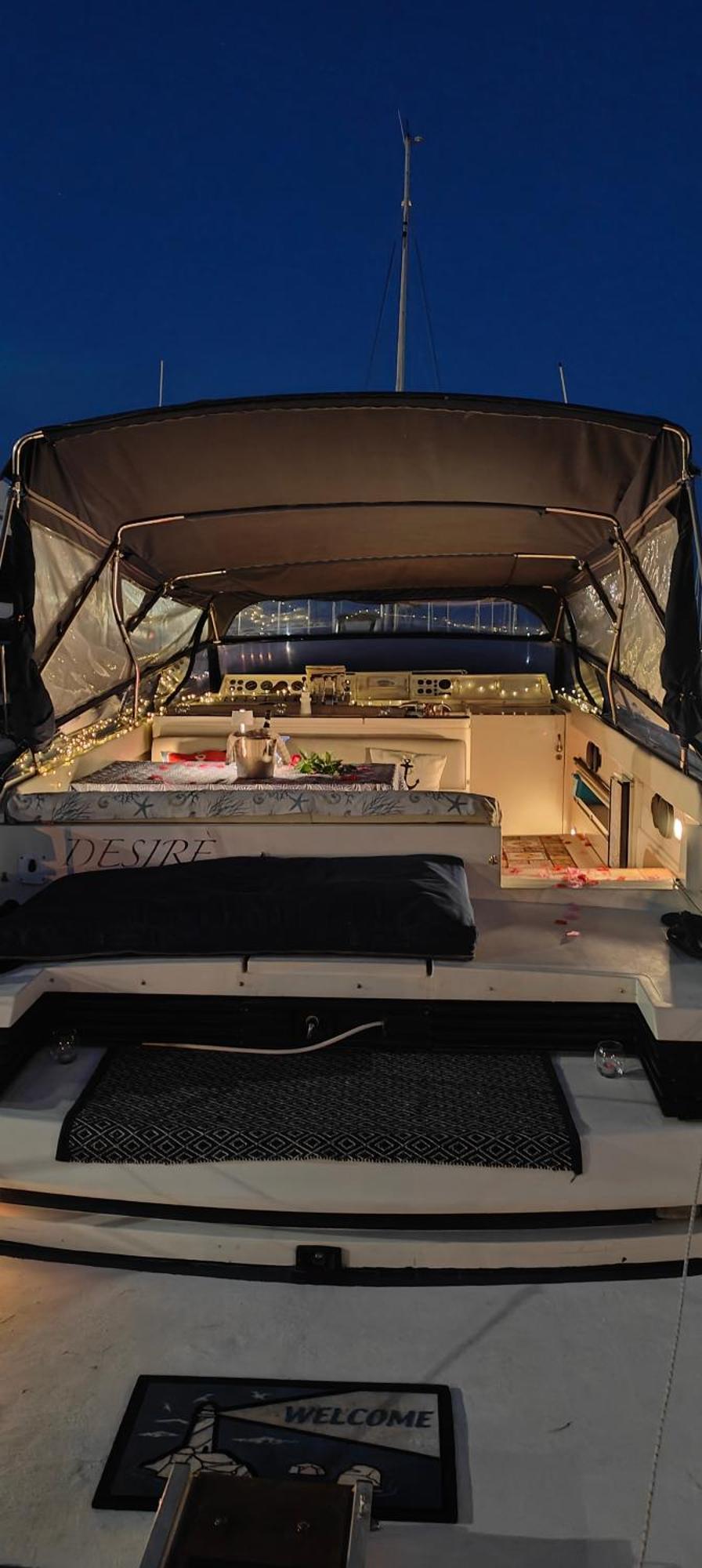 Botel Desirè Charming House Boat *