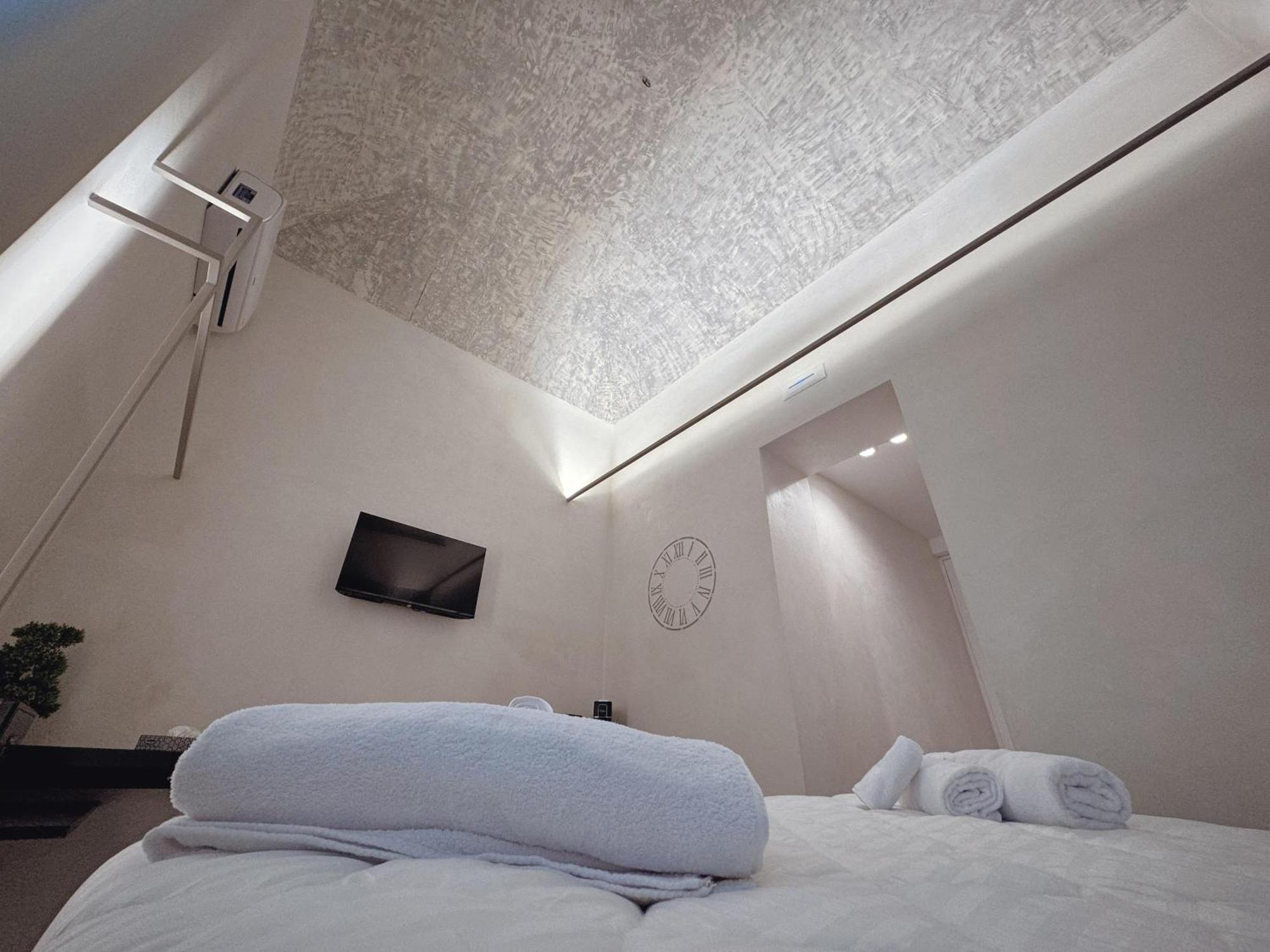 Corona Suite *