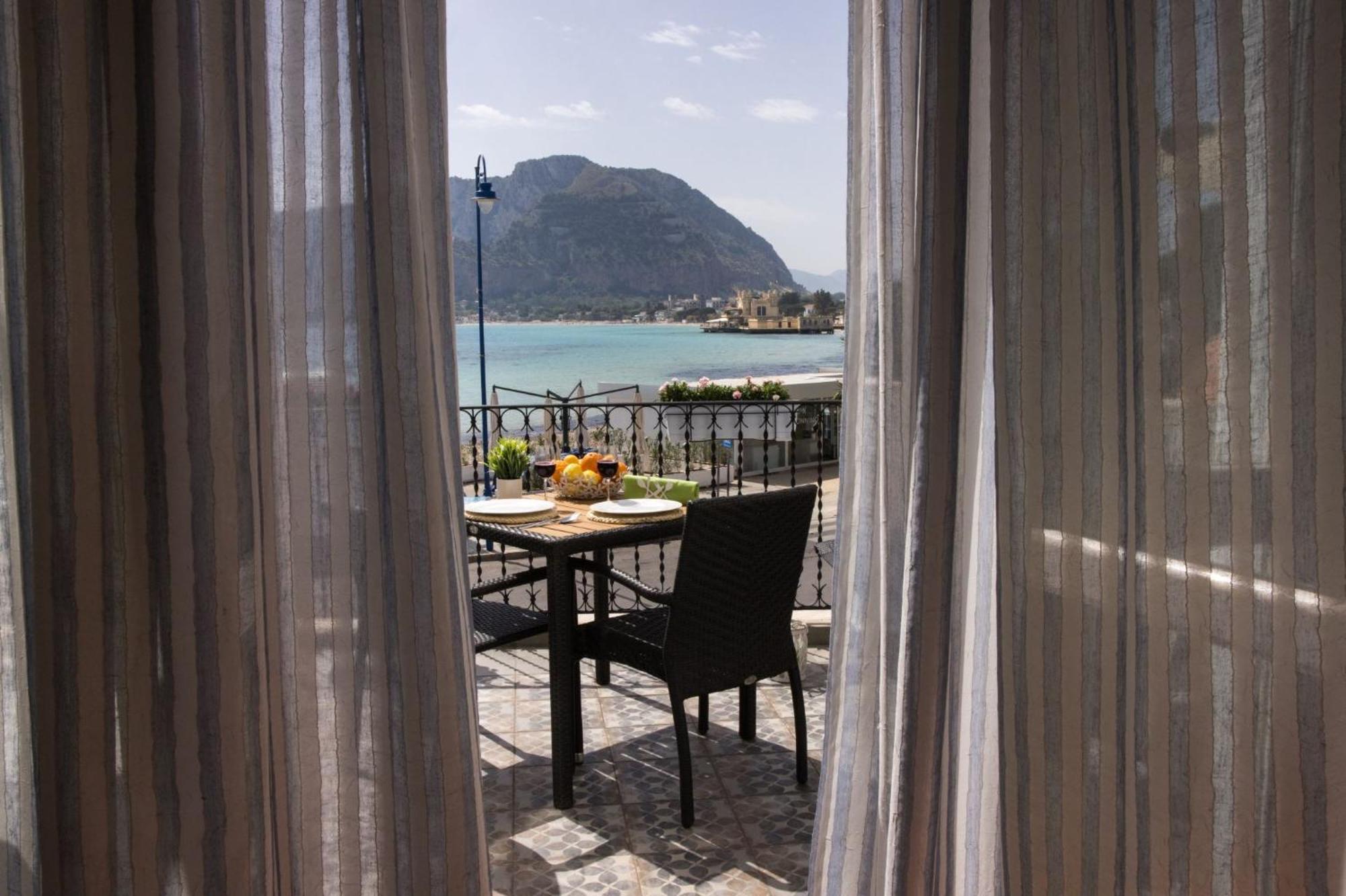 Front Bliss Mondello Apartment