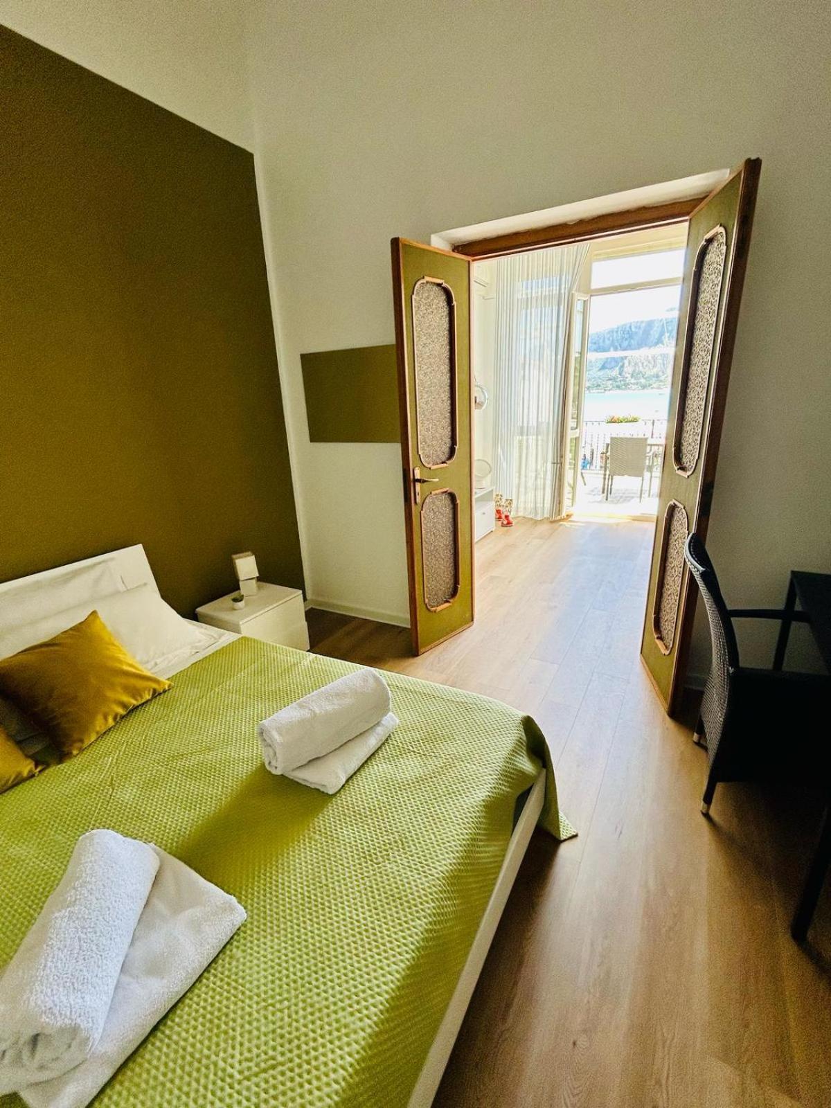 Front Bliss Mondello Apartment *
