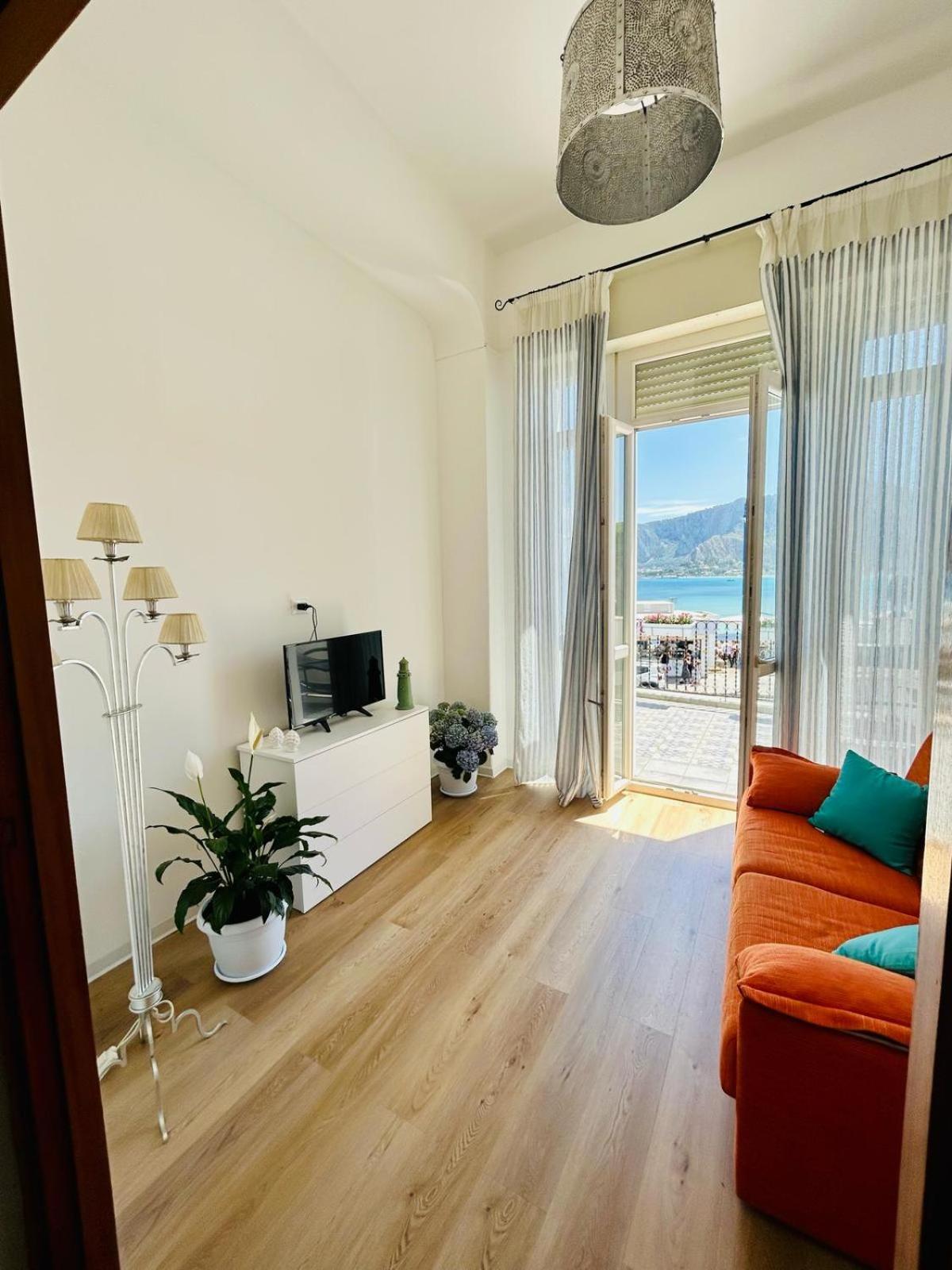 Front Bliss Mondello Apartment *