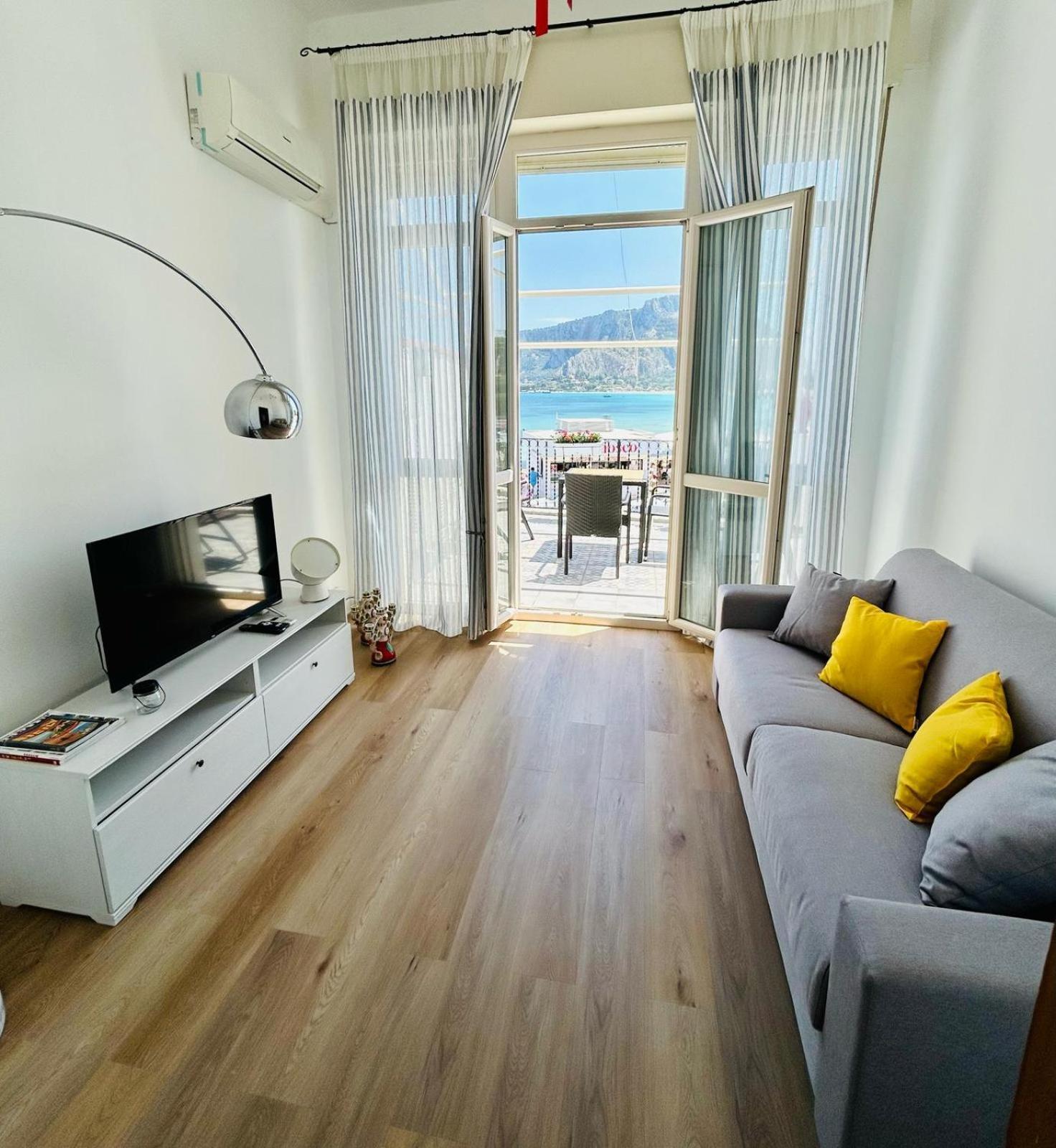 Front Bliss Mondello Palermo