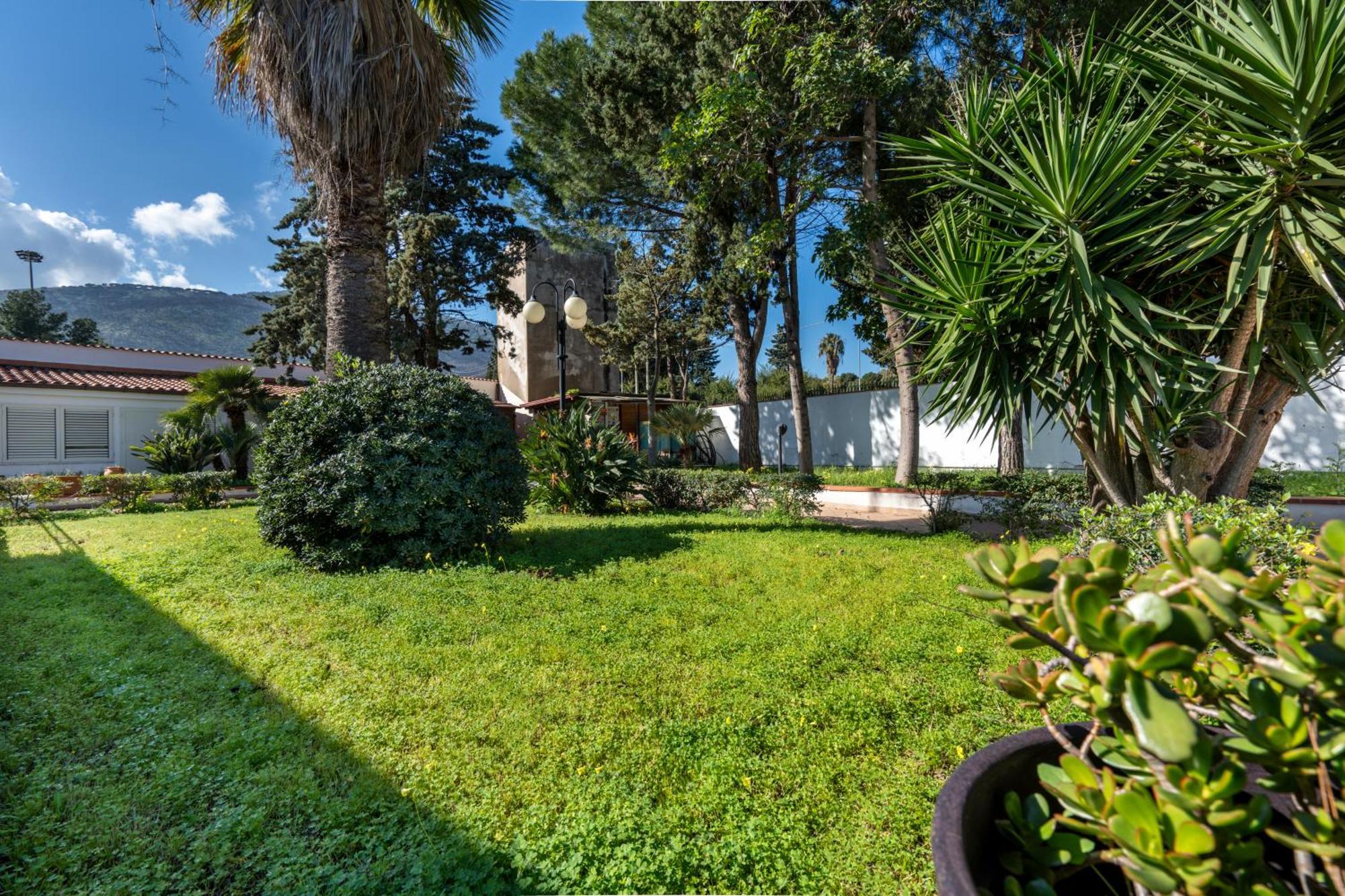 Sandoval * Palermo