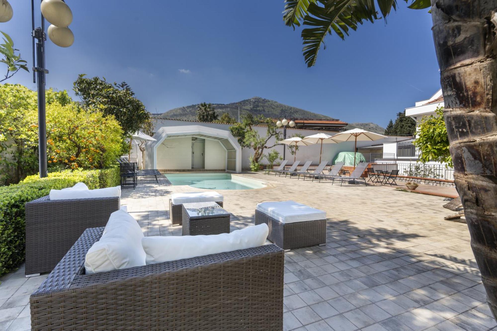 Sandoval Guest house *