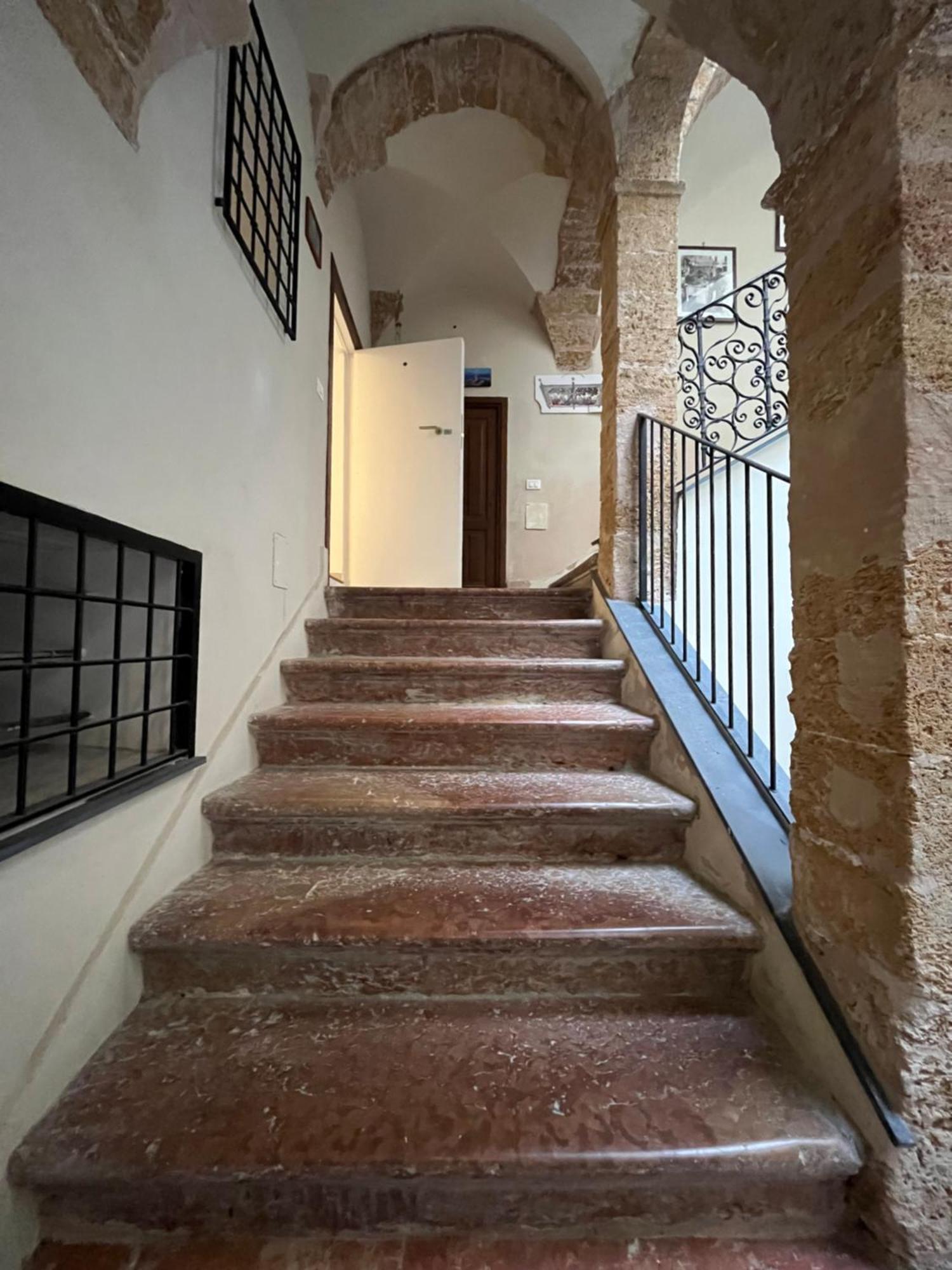 Palazzo Dei Duchi D'amico - -
