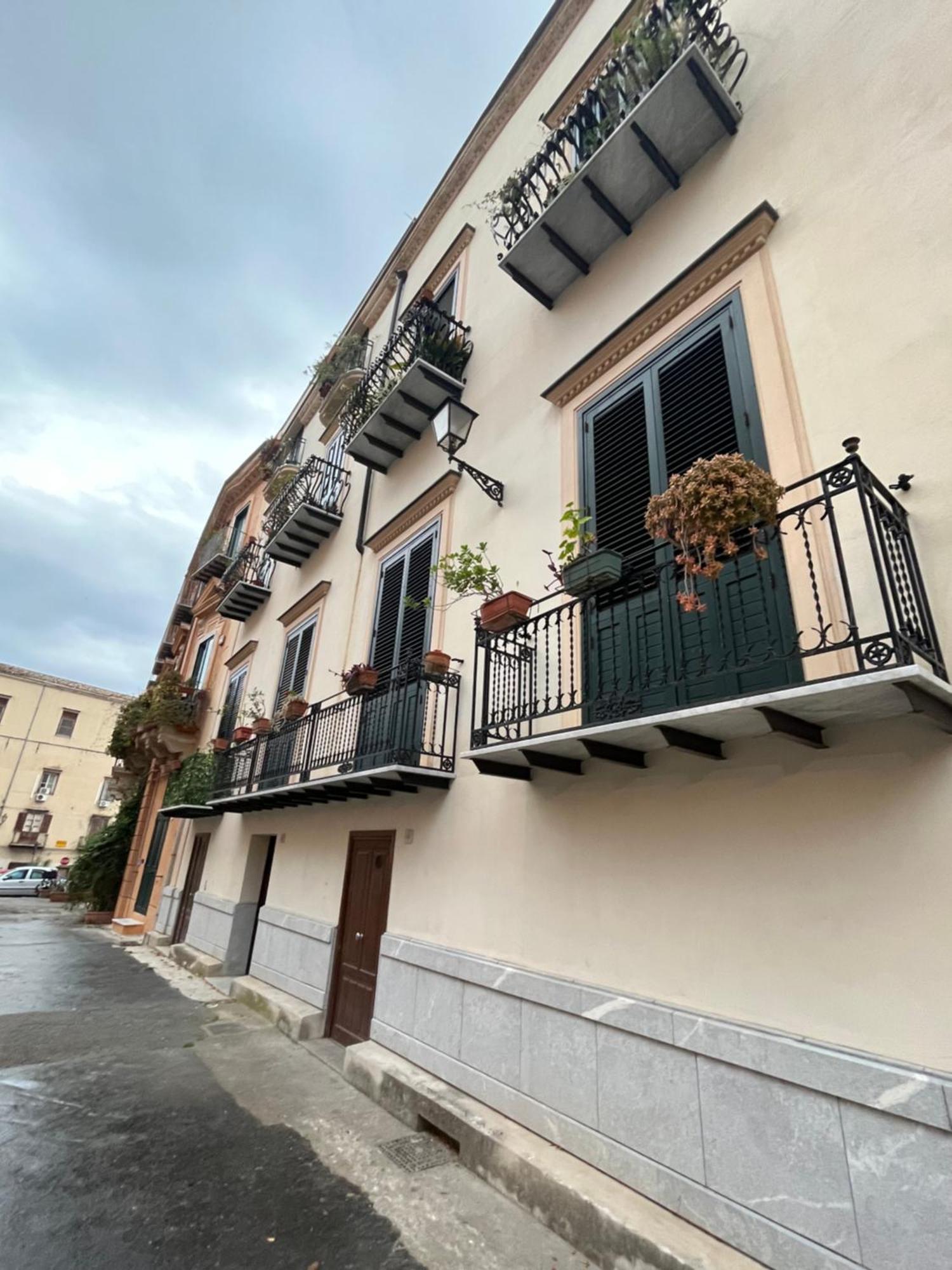 Palazzo Dei Duchi D'amico - -