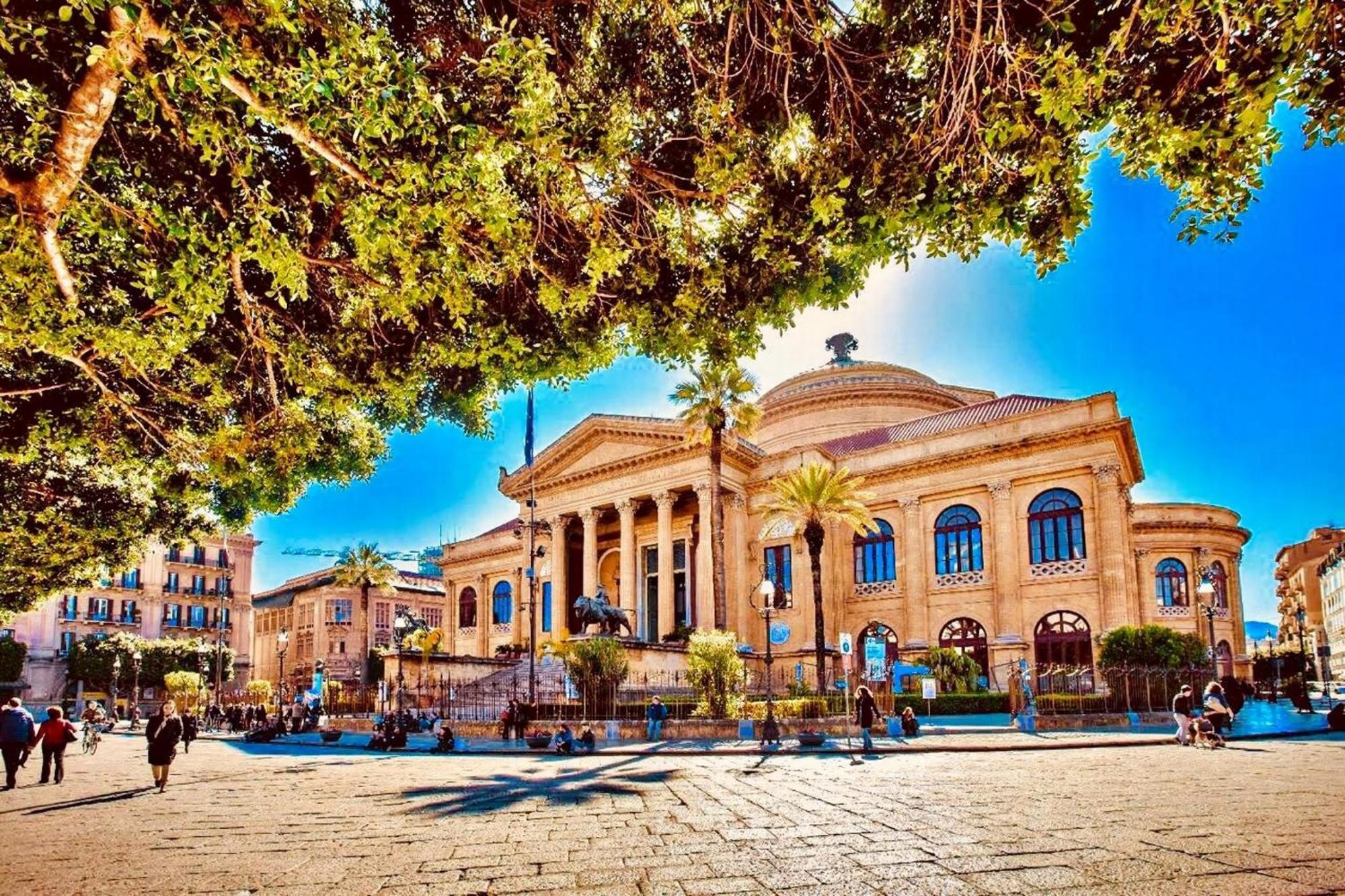 Mit Herrlichem Blick Auf Kathedrale * Palermo