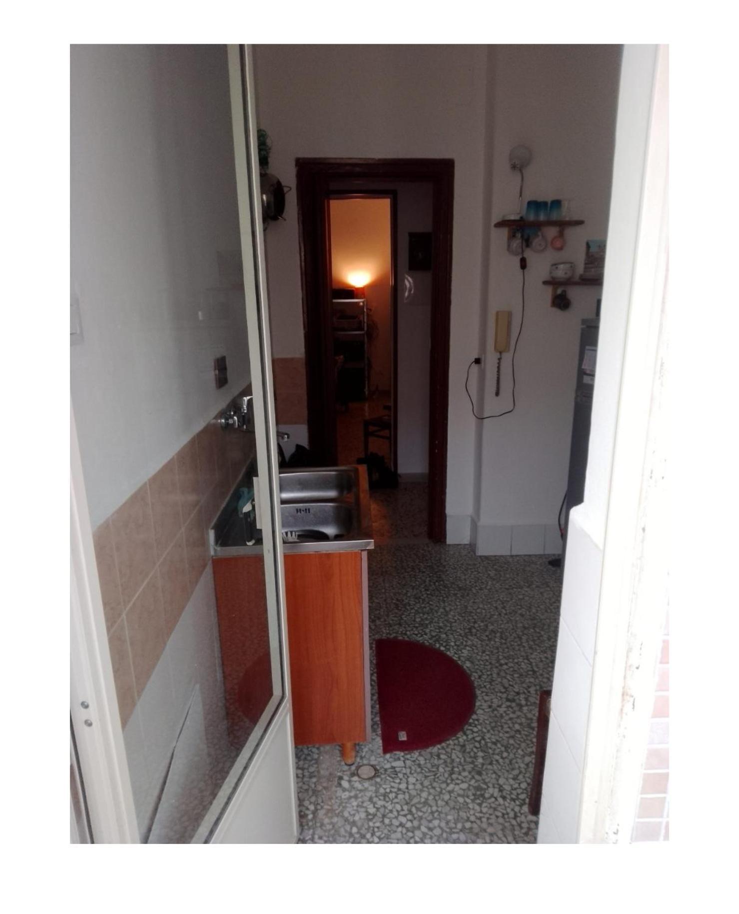Thrifty, Quiet, Authentic With 2 Comfortable Single Beds Apartment *