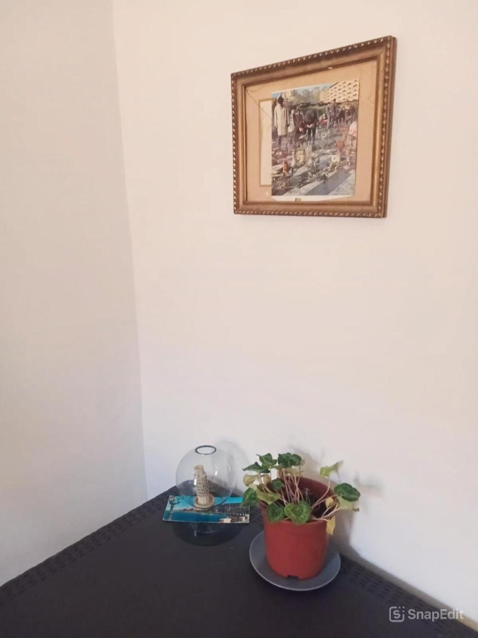 Apartment Thrifty, Quiet, Authentic With 2 Comfortable Single Beds