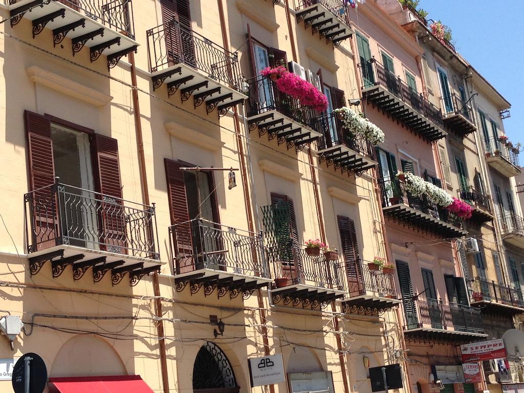 Bed & Breakfast White 3*