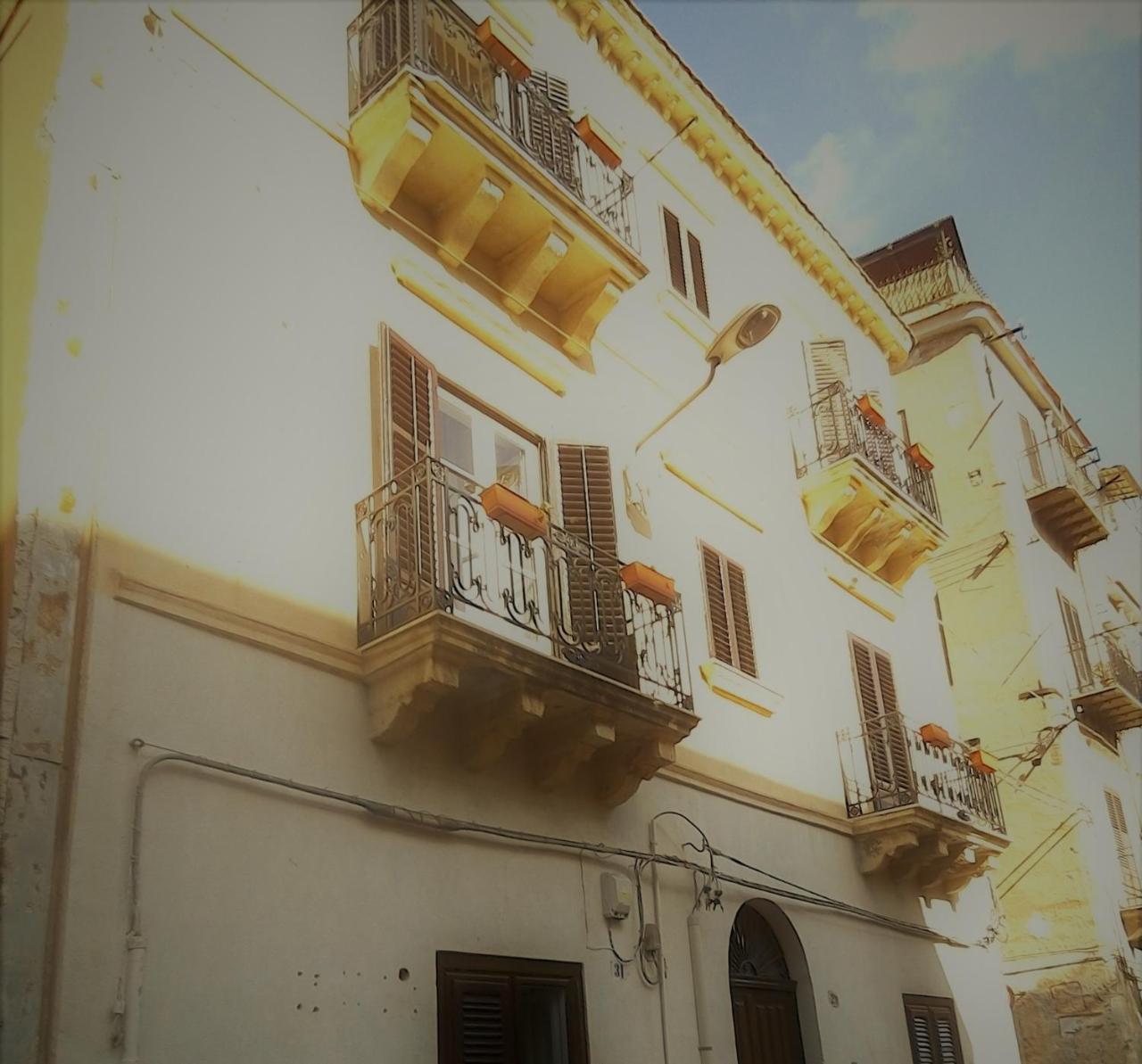 Bed&book Palazzo Cutelli Bed & Breakfast 3*