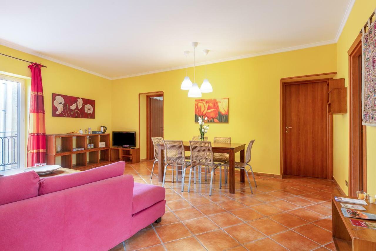 Maqueda Balcony Apartment