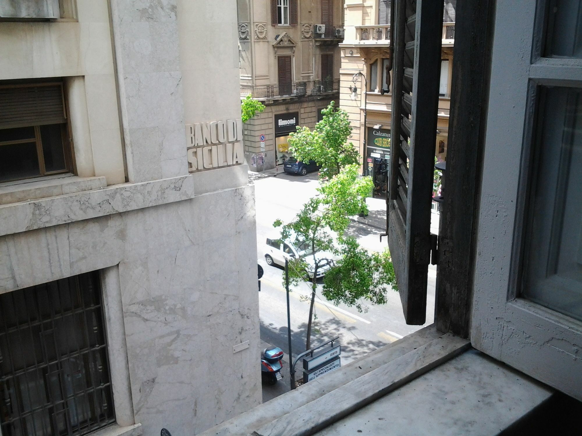 Under 40 The Youth Friend And Hotel Palermo