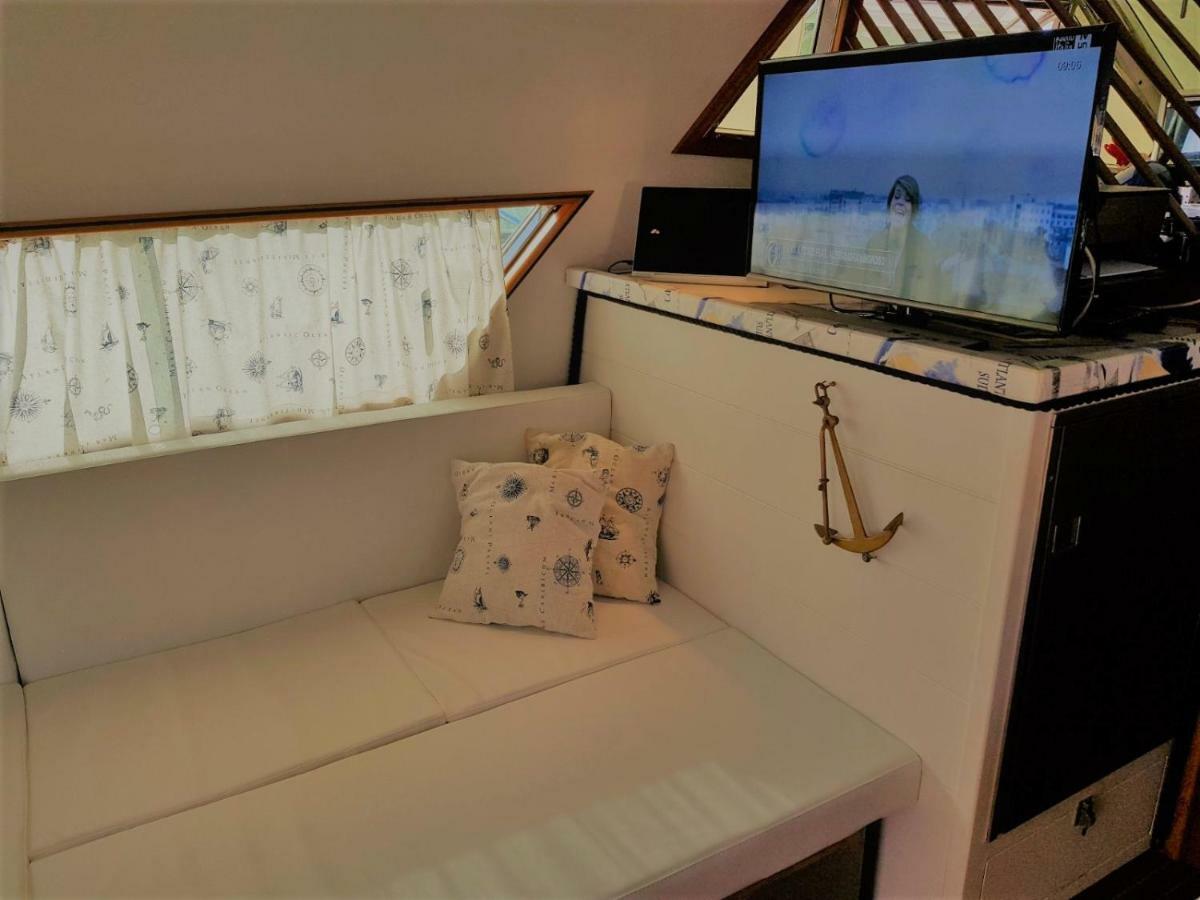 Minicrociereinbarca Botel *