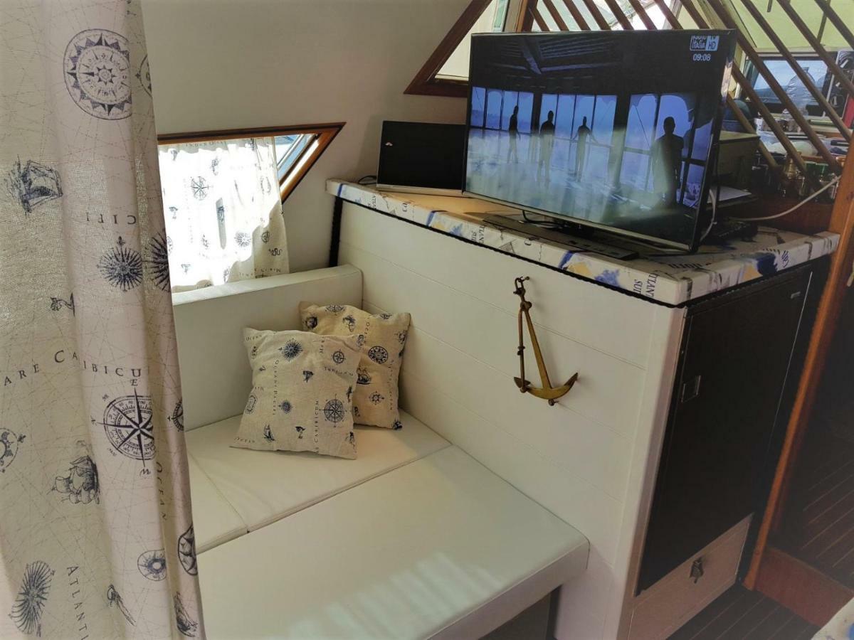 Minicrociereinbarca Botel *