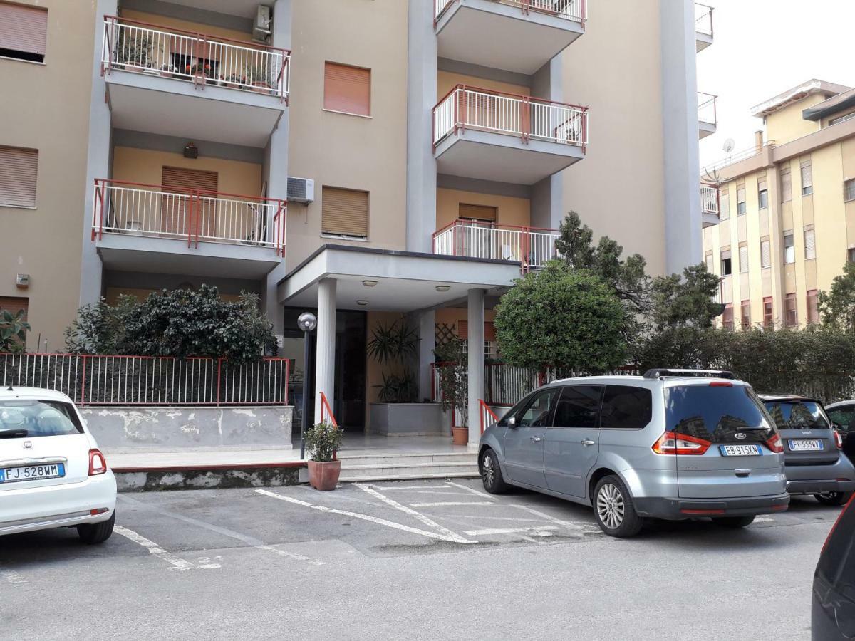 Homestay Signorile In Condominio Rallo Palermo